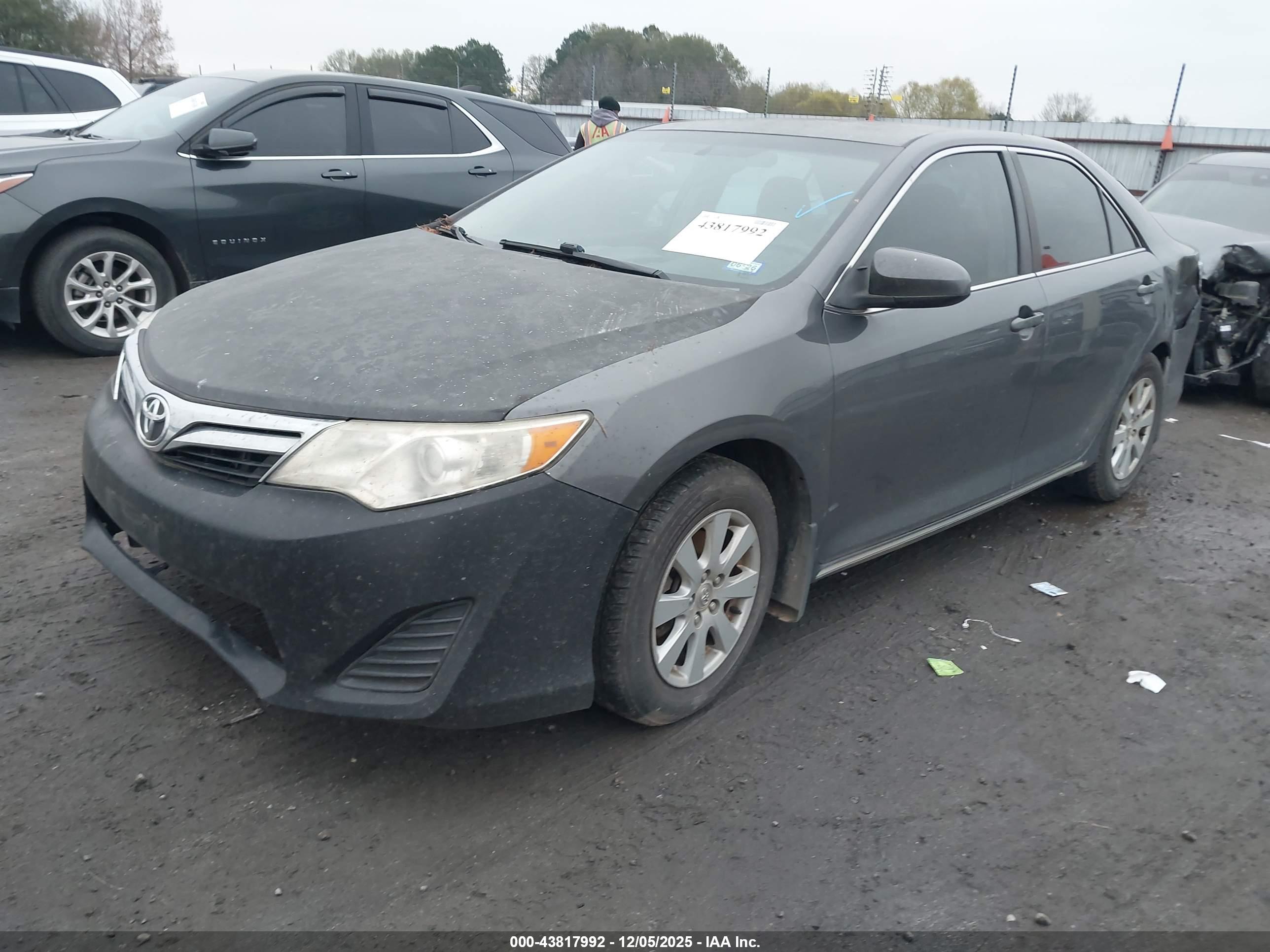 TOYOTA CAMRY image 2