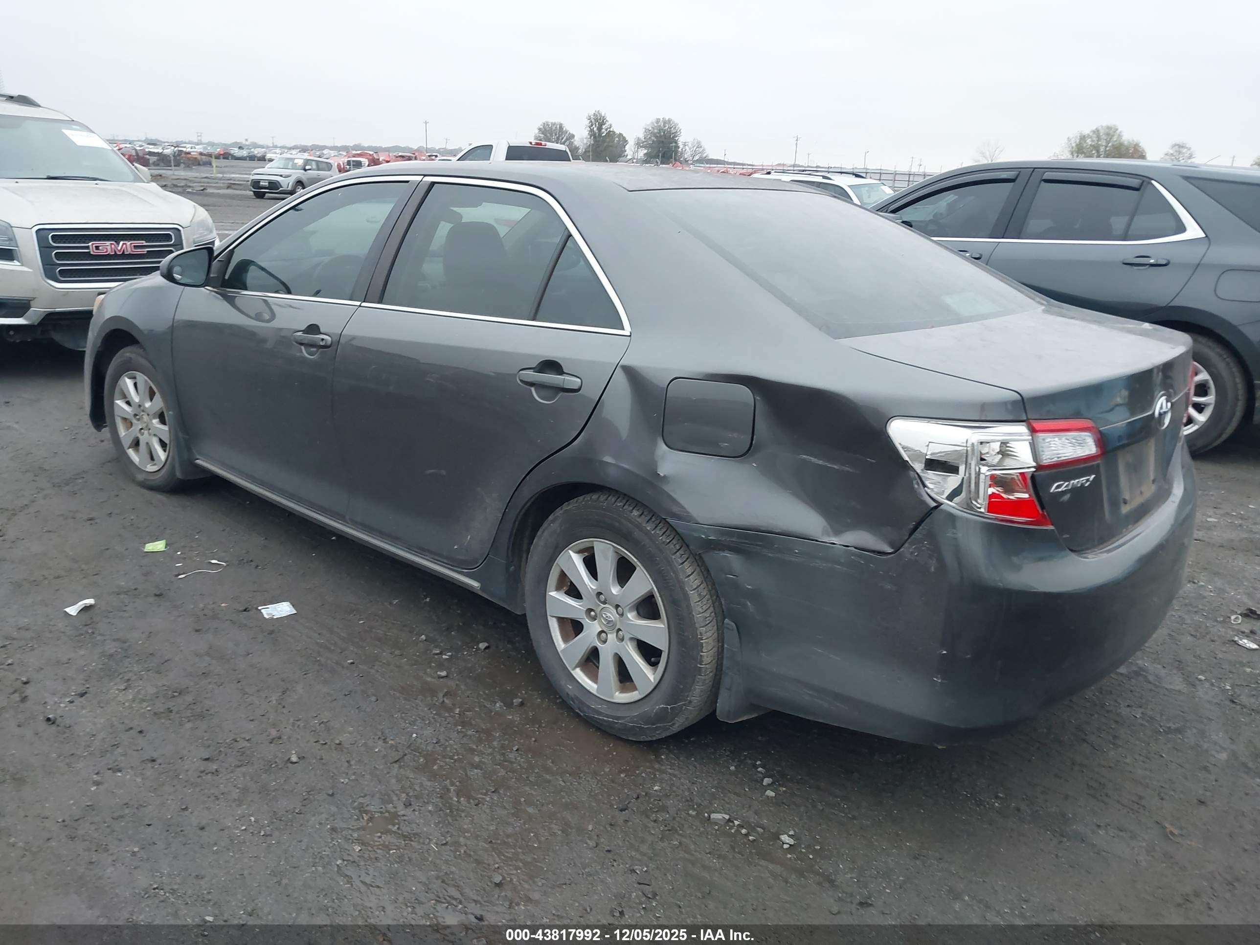TOYOTA CAMRY image 3