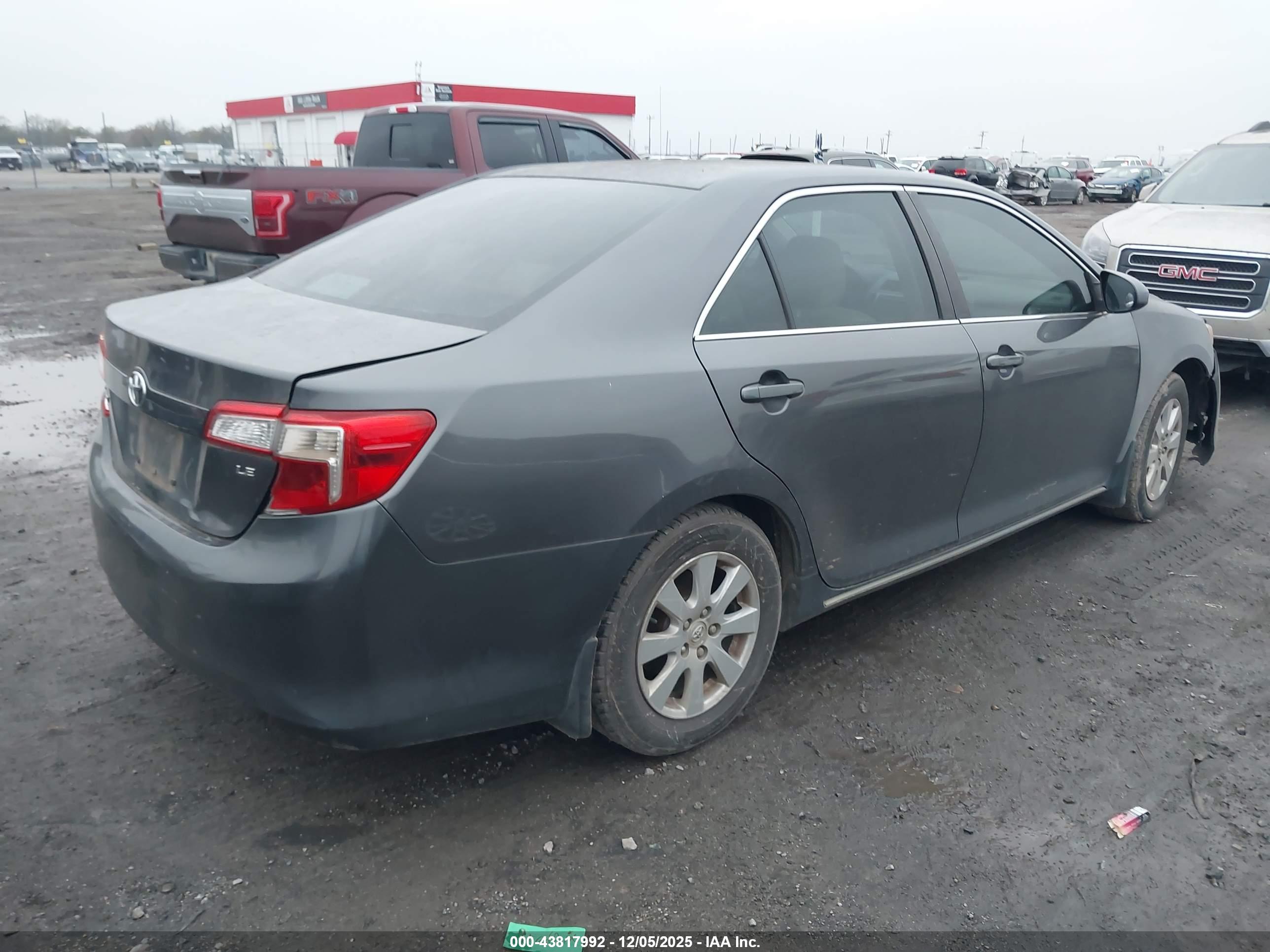 TOYOTA CAMRY image 4