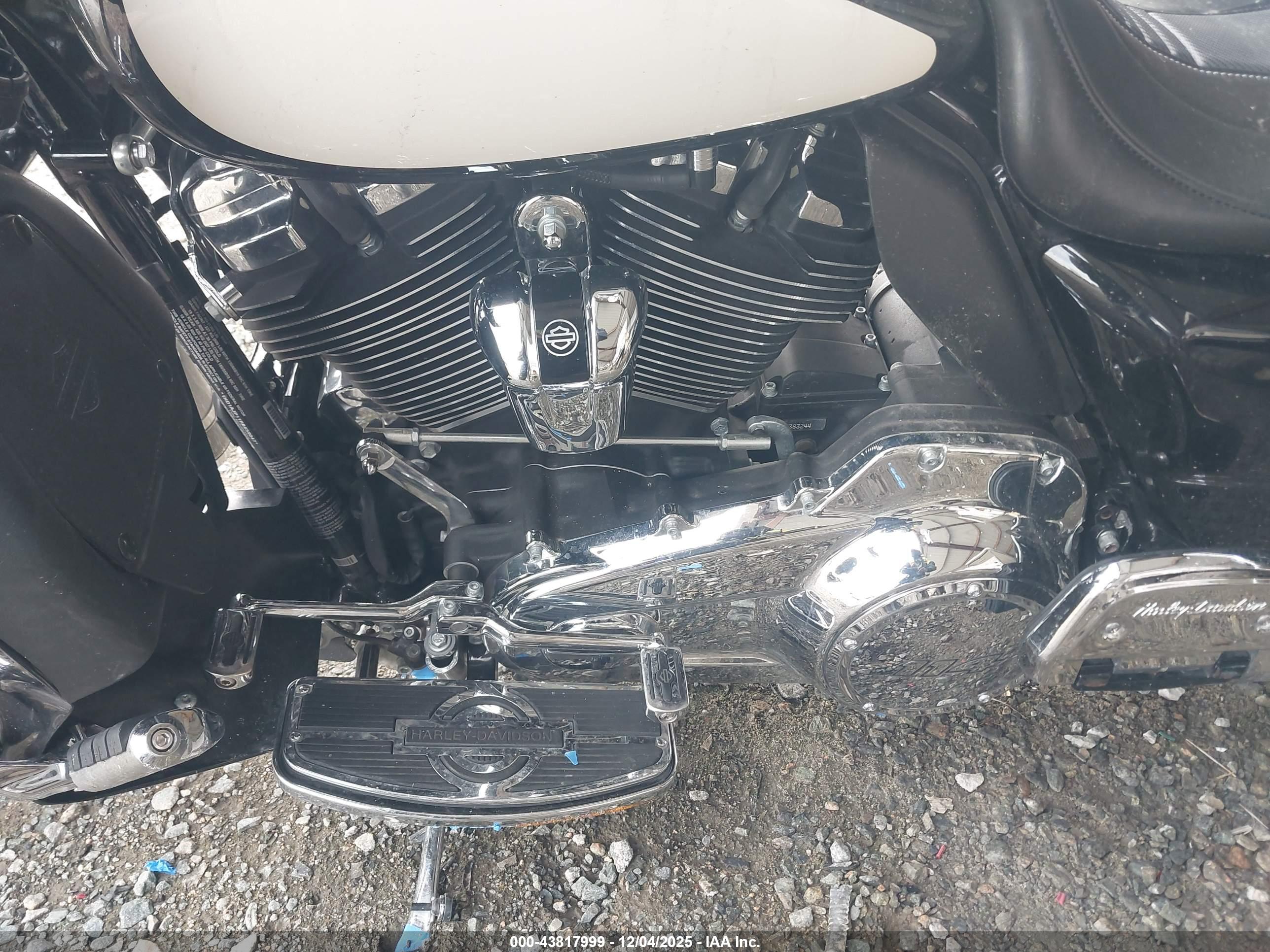 HARLEY-DAVIDSON FLTRXP image 9