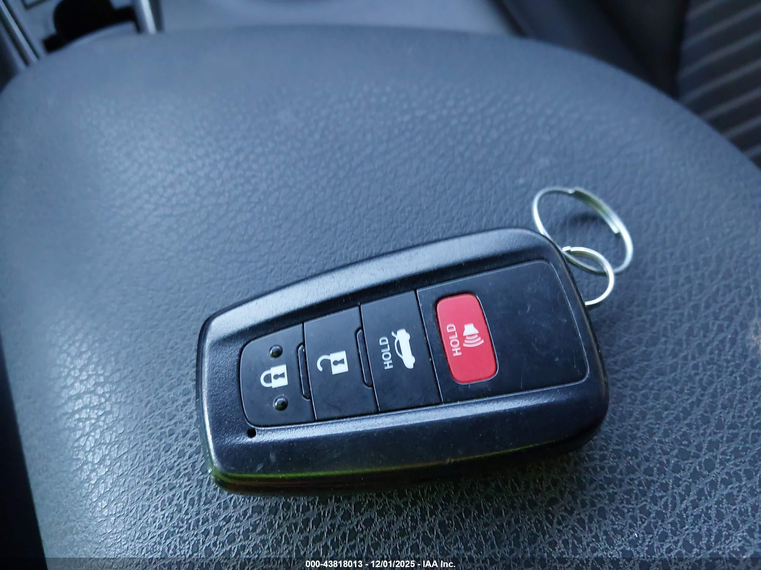 TOYOTA CAMRY image 11