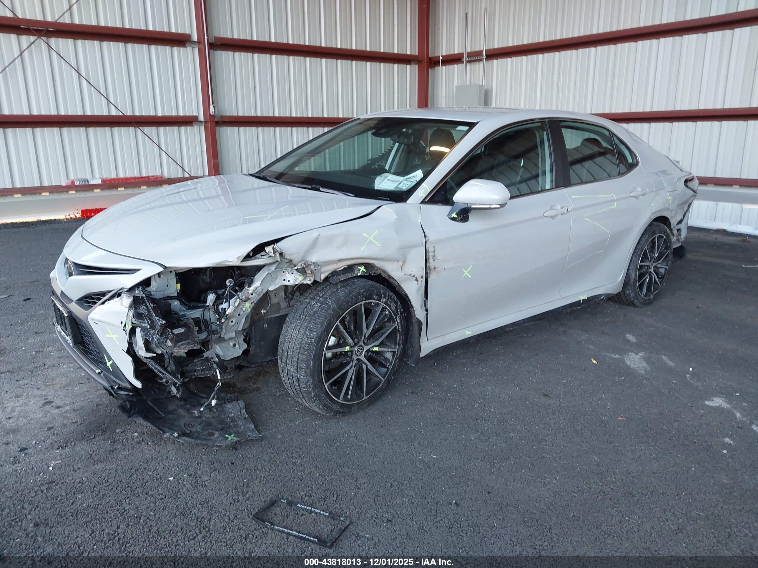 TOYOTA CAMRY image 2
