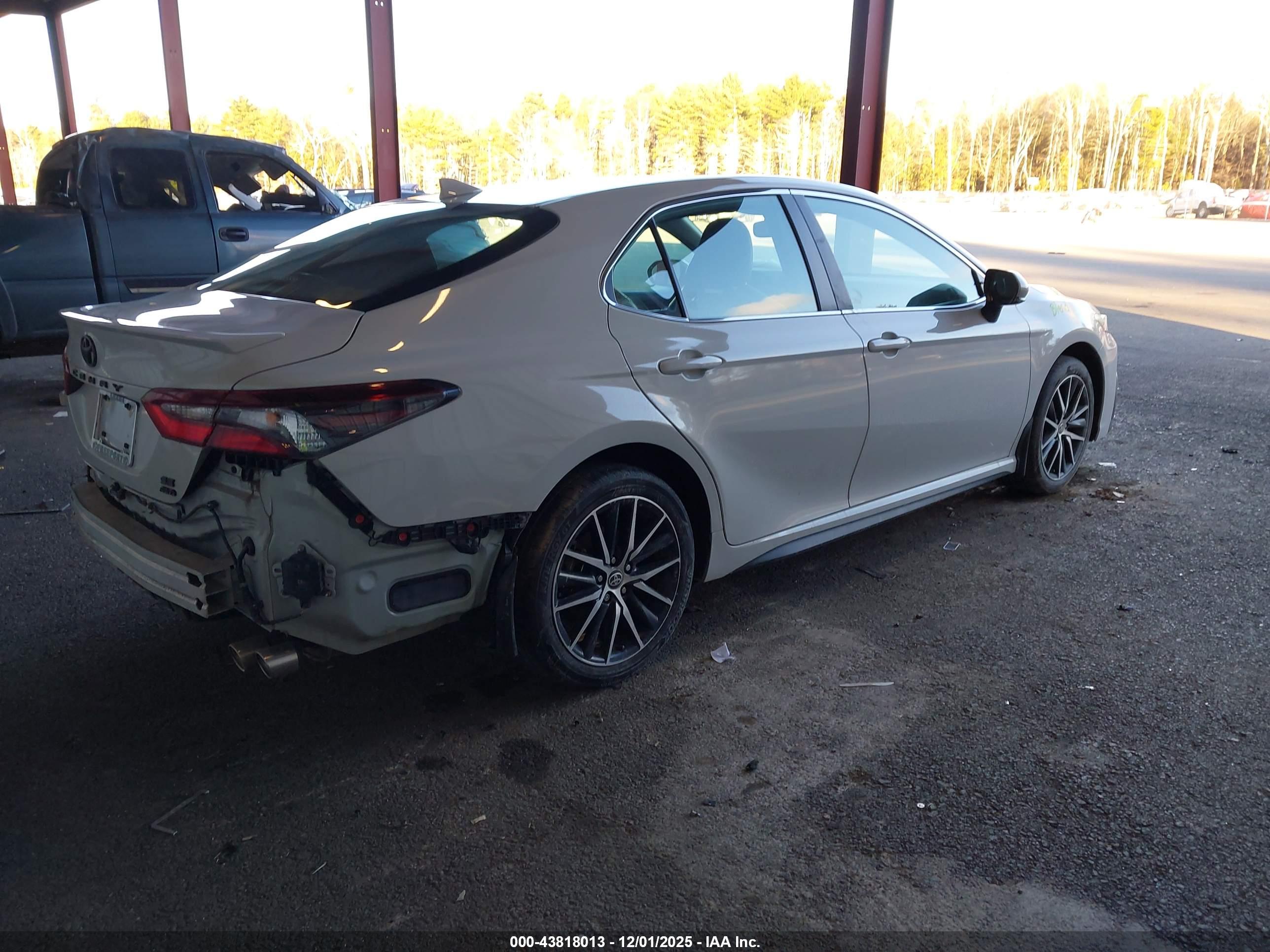 TOYOTA CAMRY image 4
