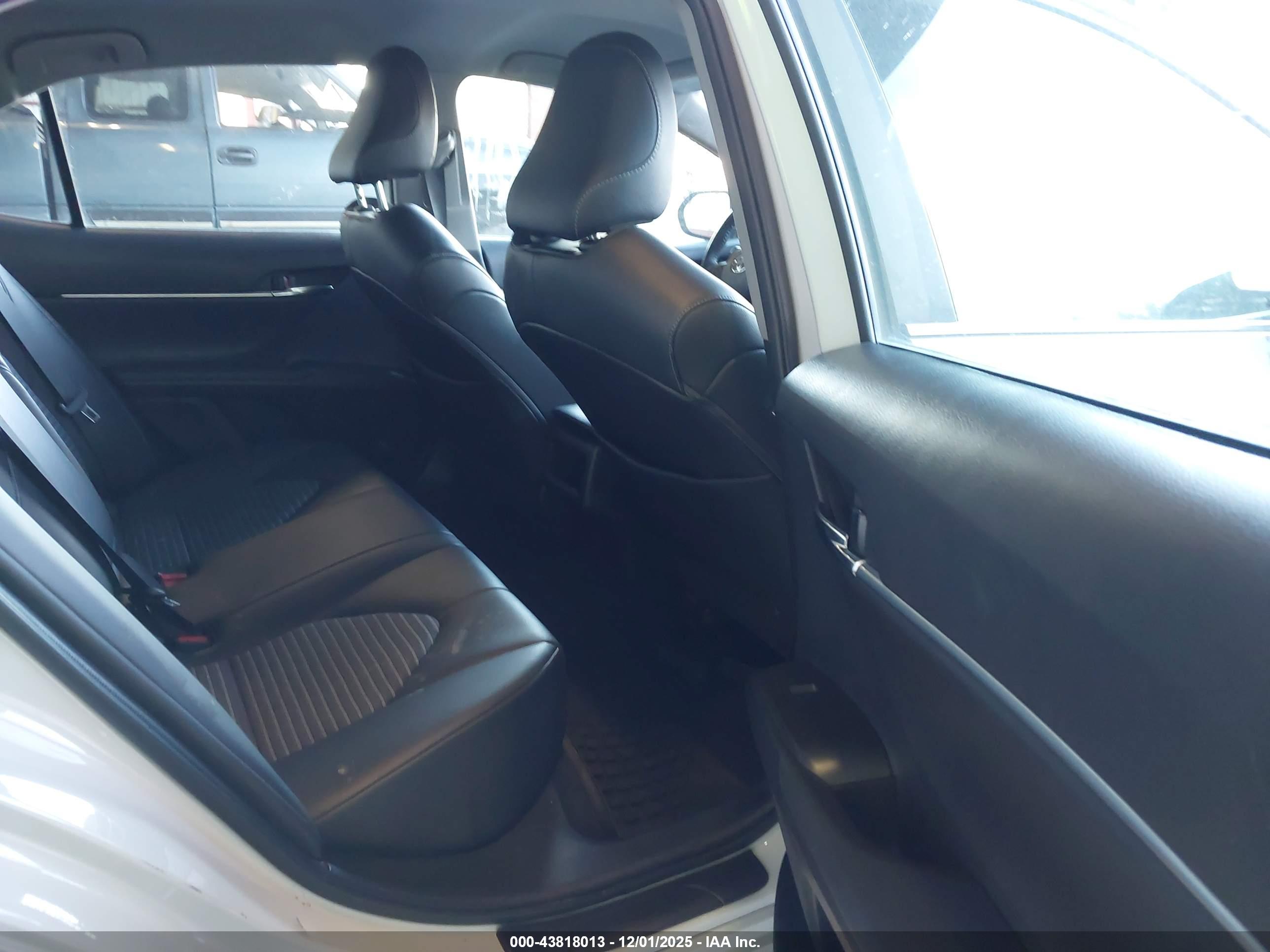 TOYOTA CAMRY image 8