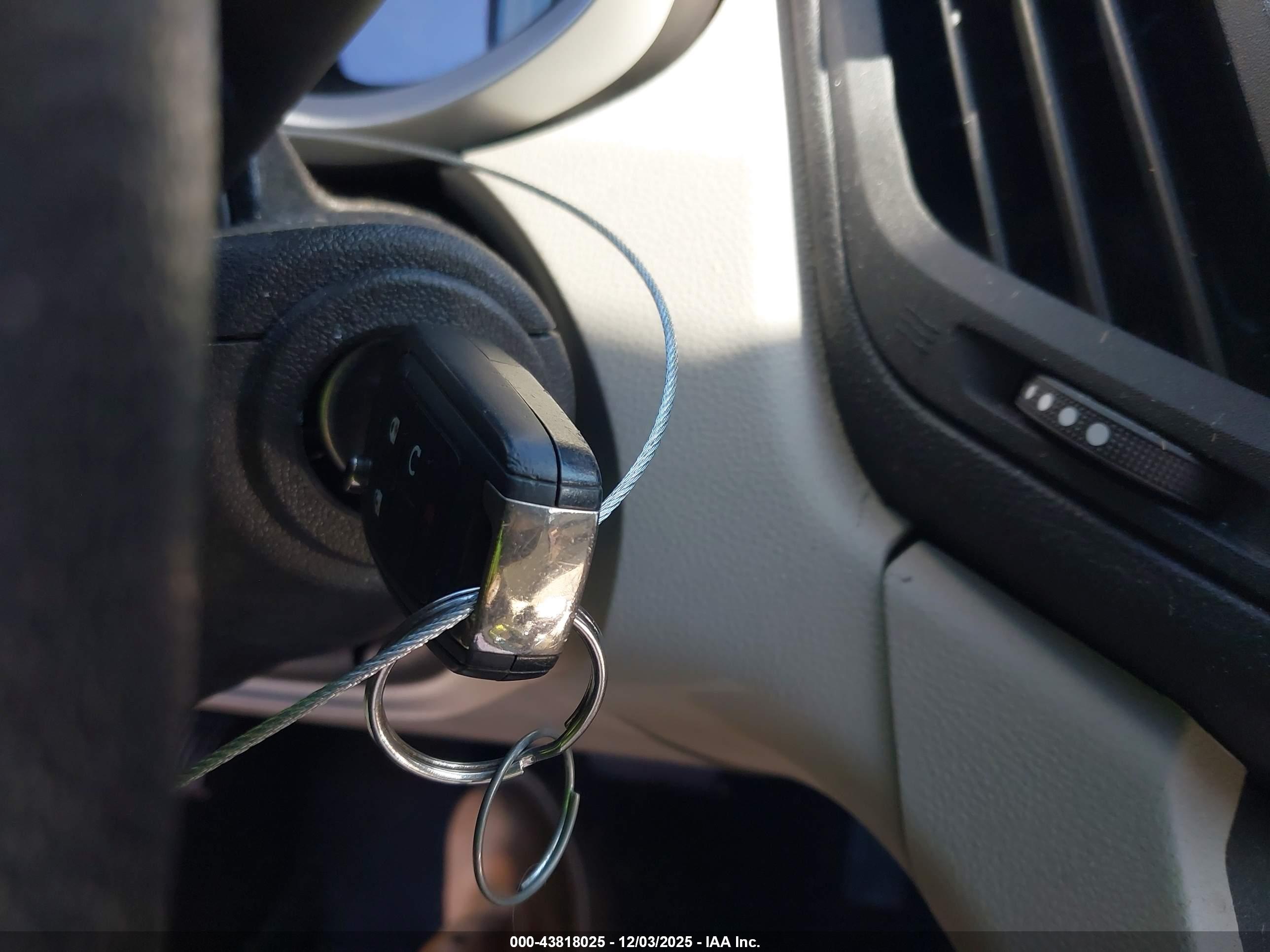 CHEVROLET EQUINOX image 11