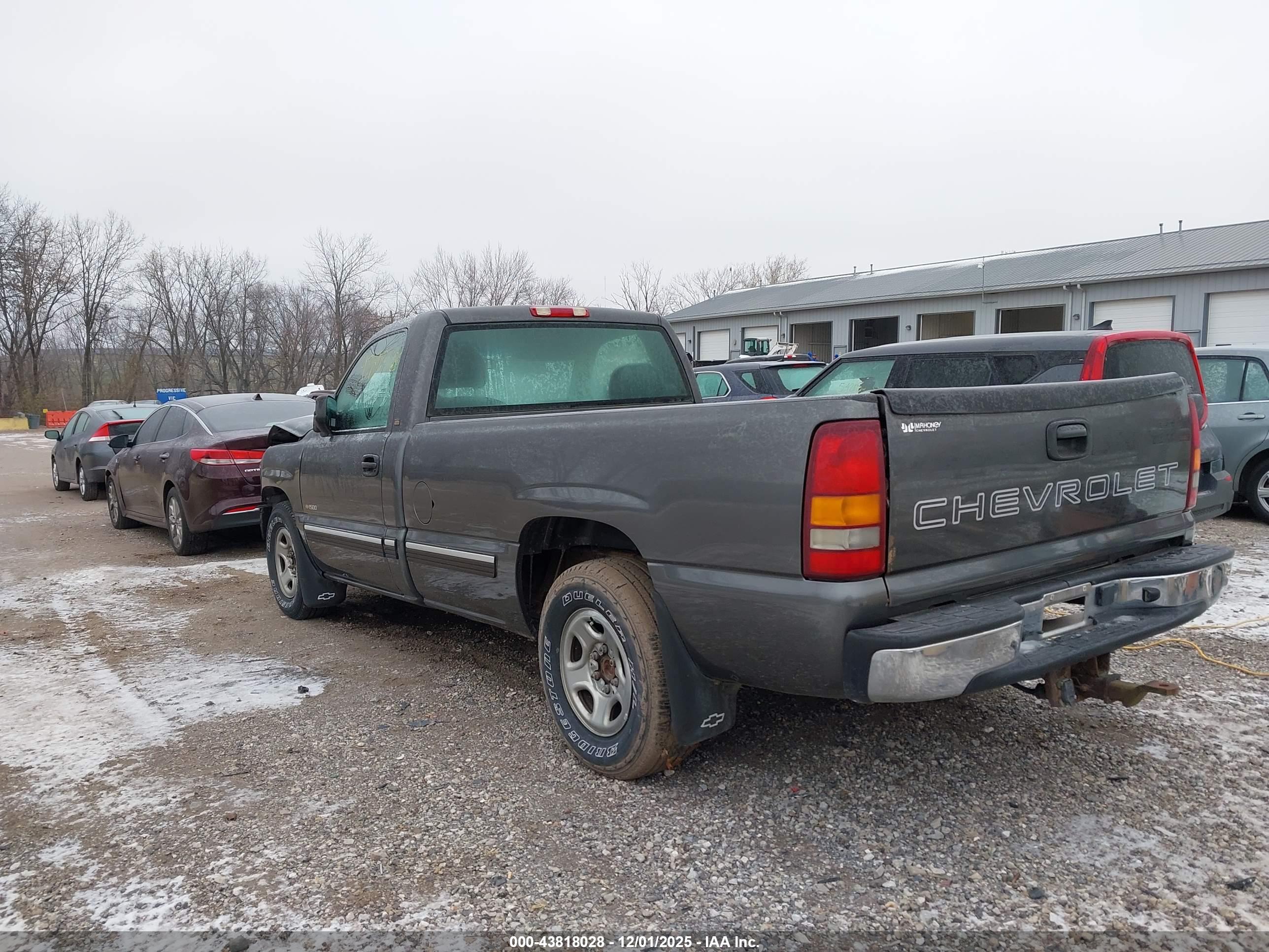 CHEVROLET SILVERADO image 3