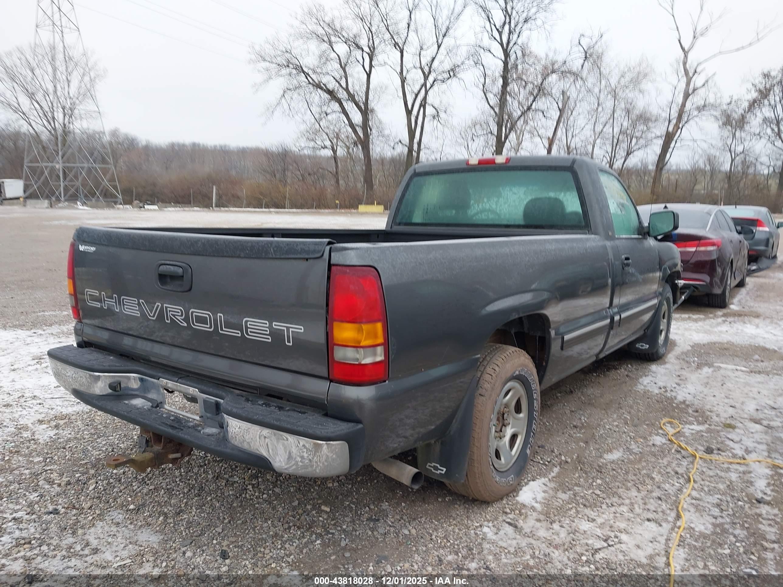 CHEVROLET SILVERADO image 4