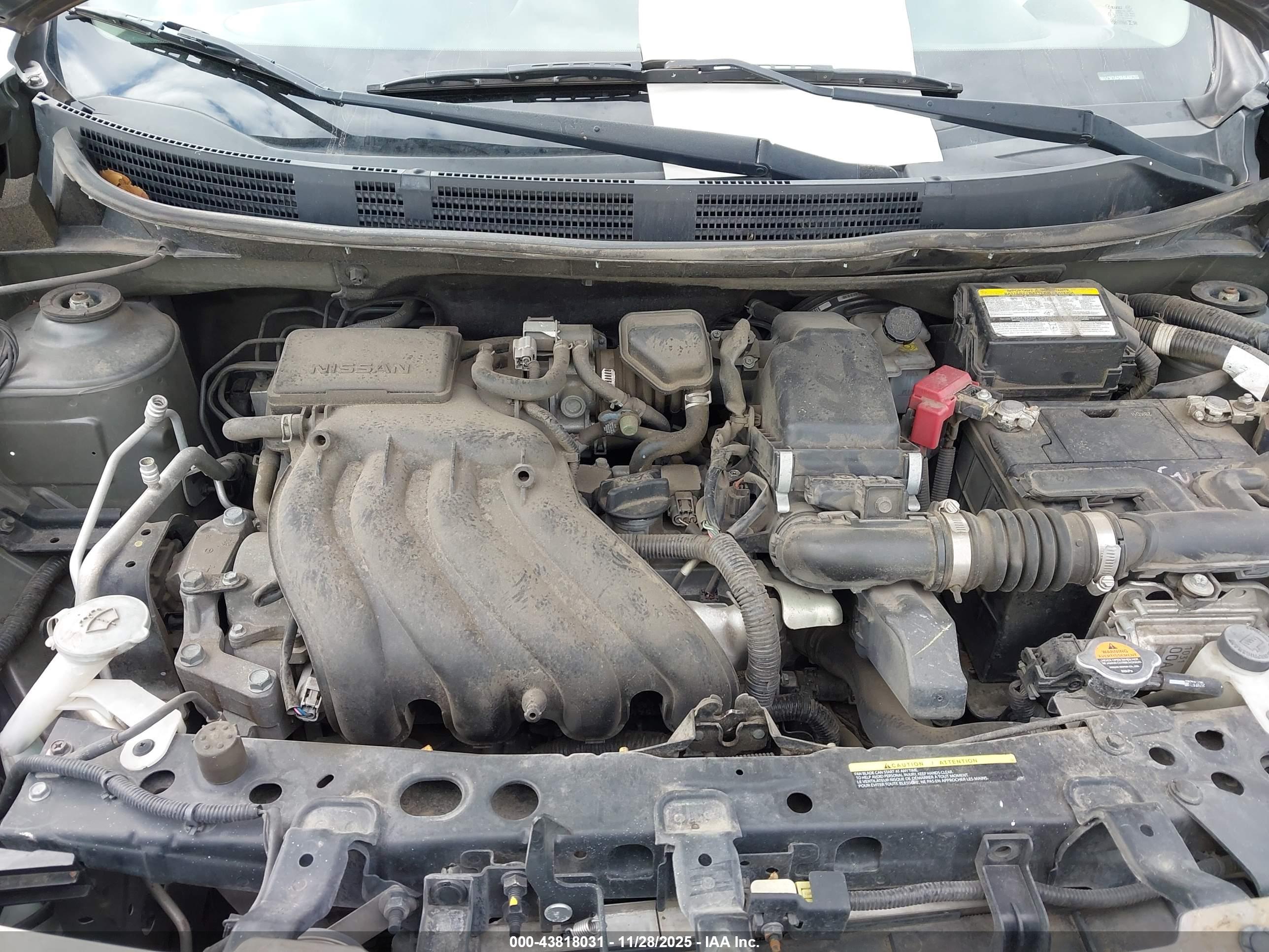 NISSAN VERSA image 10