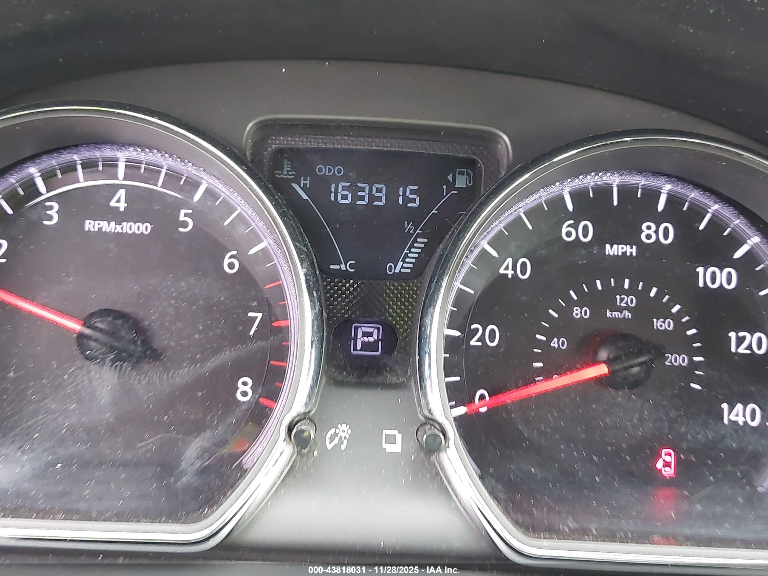 NISSAN VERSA image 7