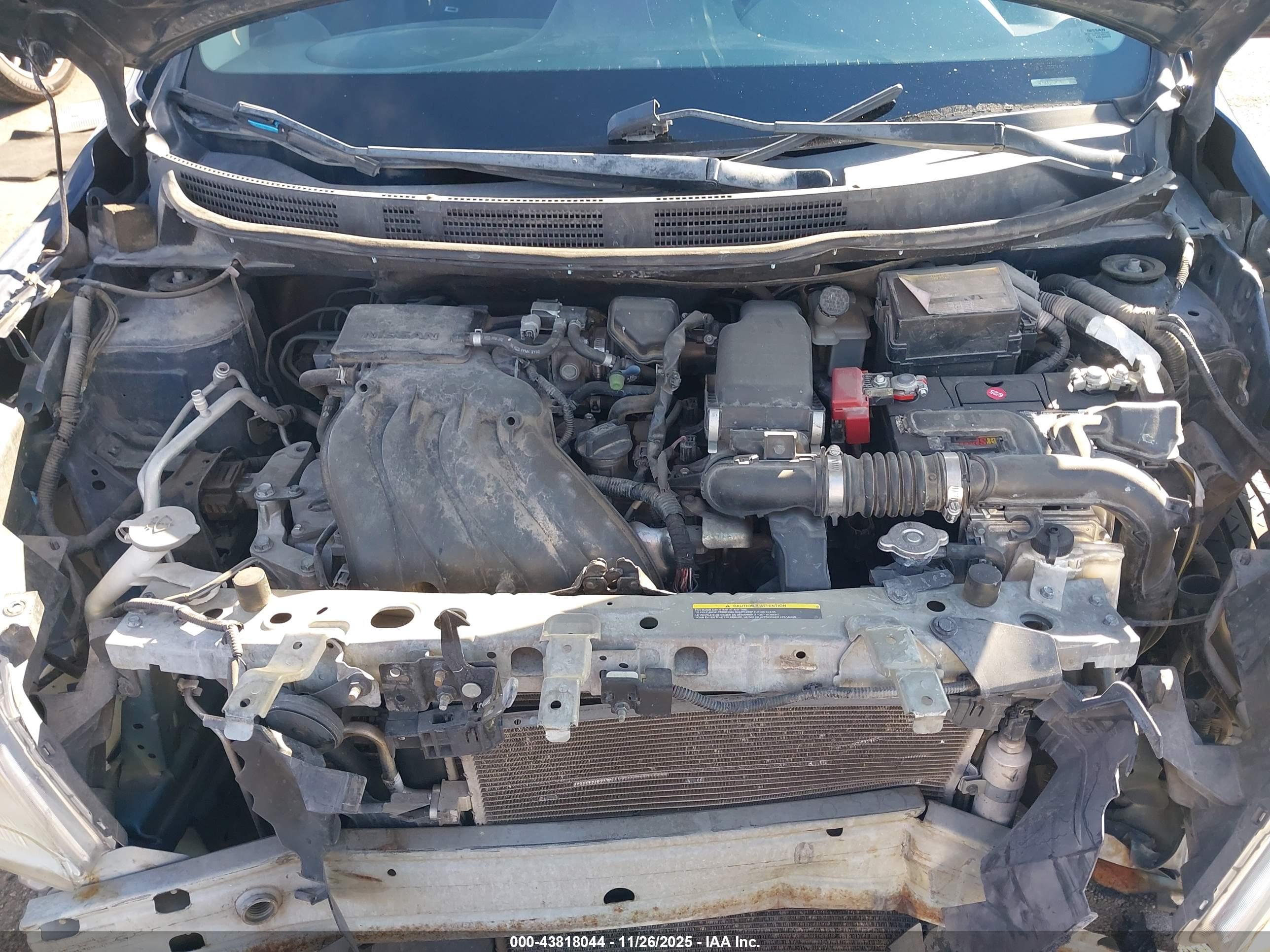 NISSAN VERSA image 10