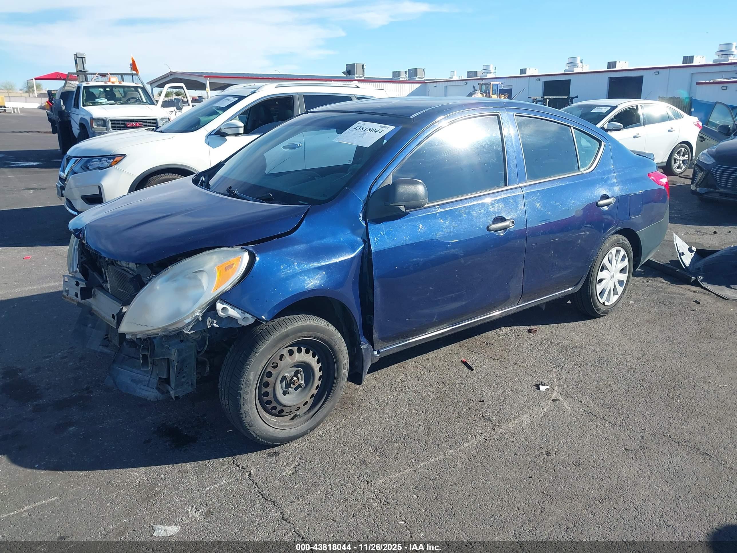 NISSAN VERSA image 2