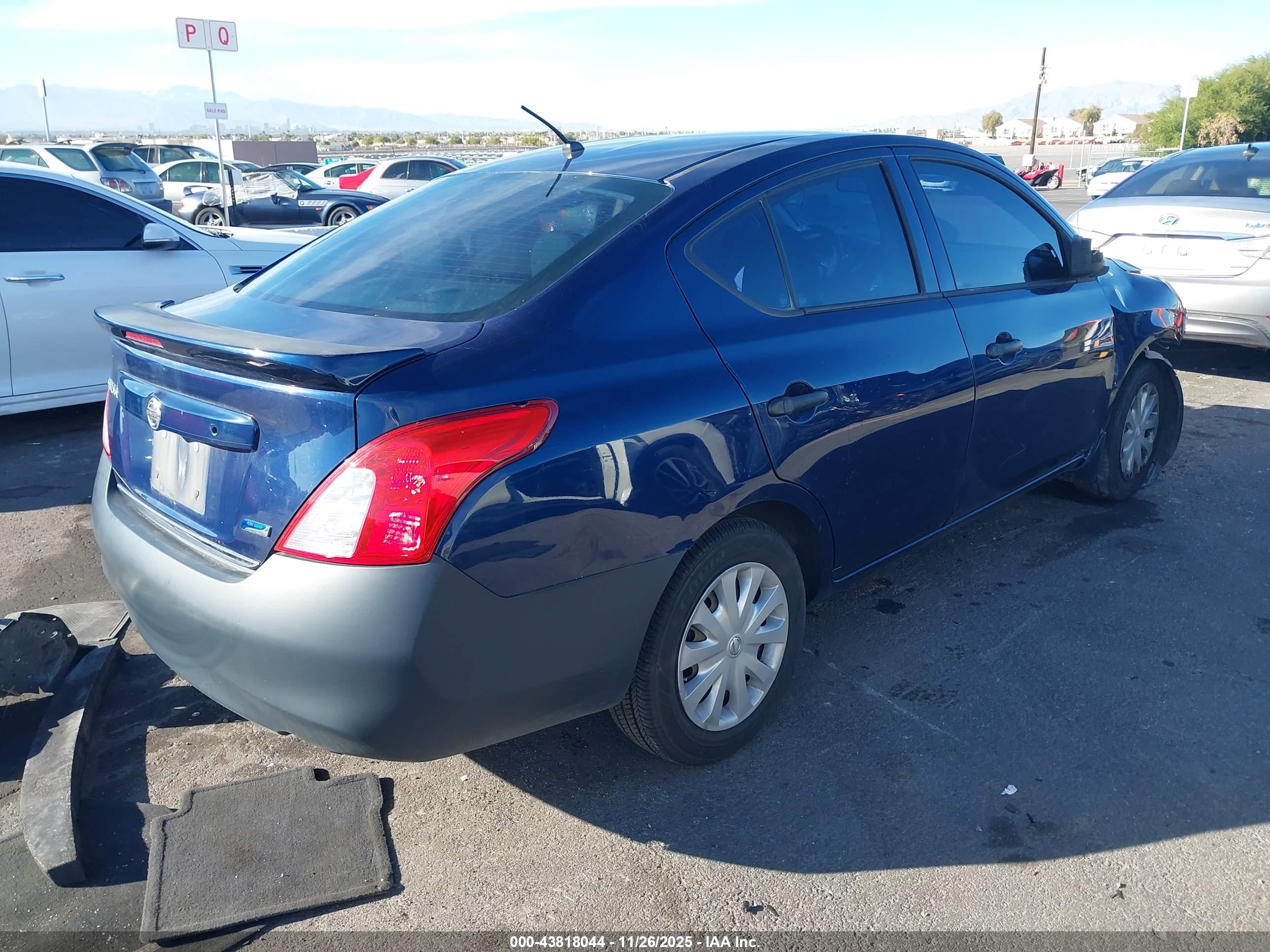 NISSAN VERSA image 4