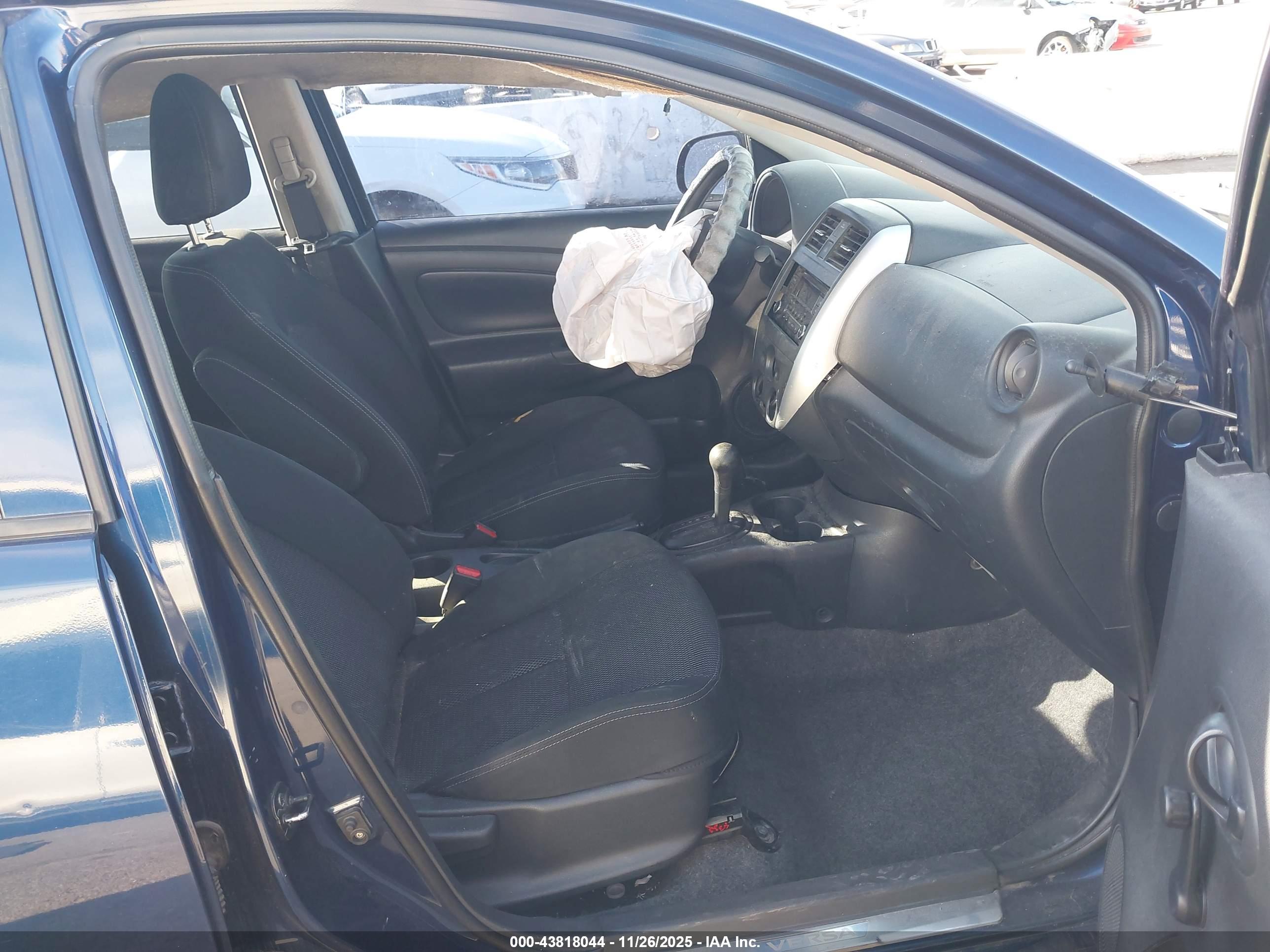 NISSAN VERSA image 5