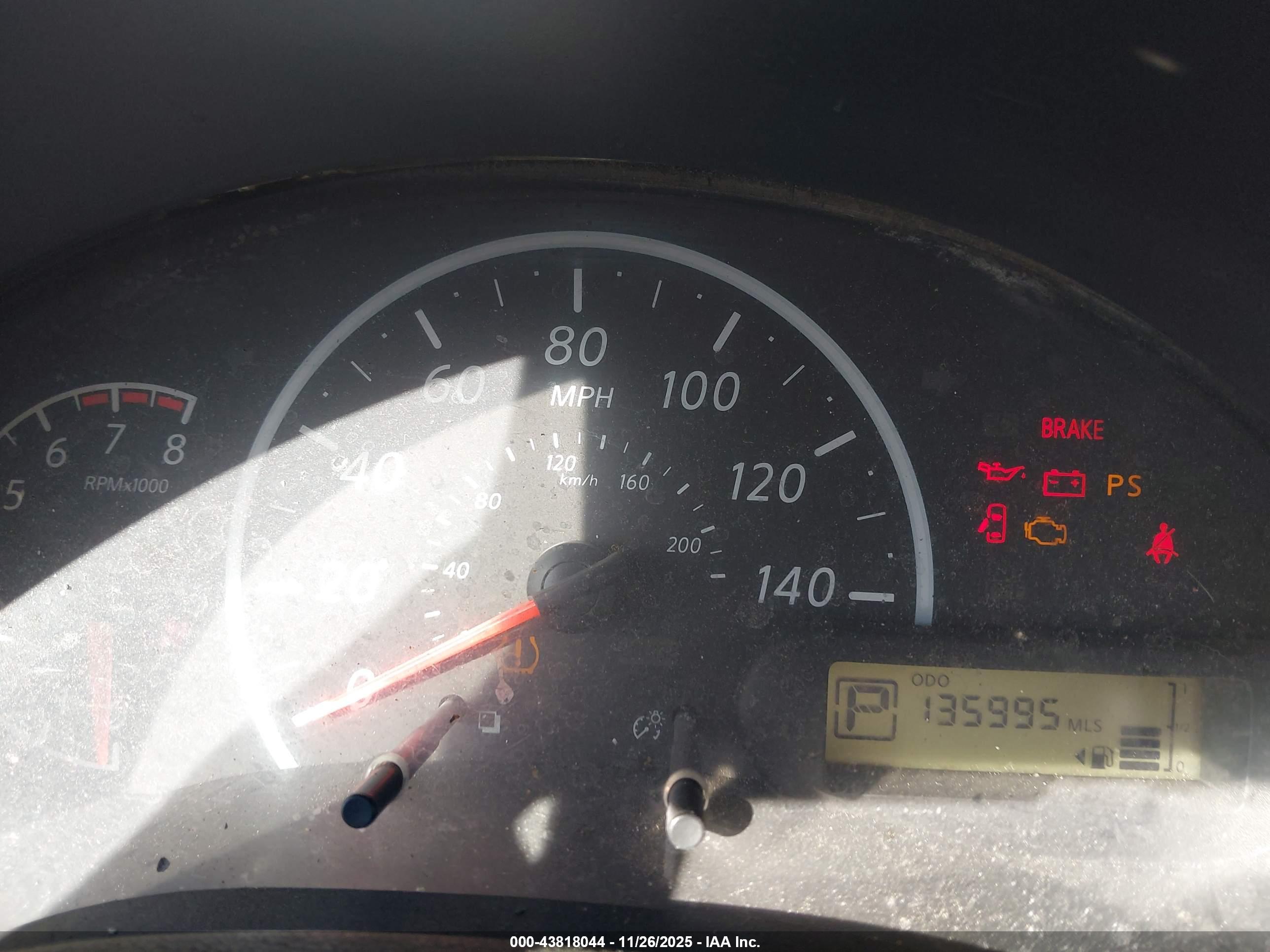 NISSAN VERSA image 7
