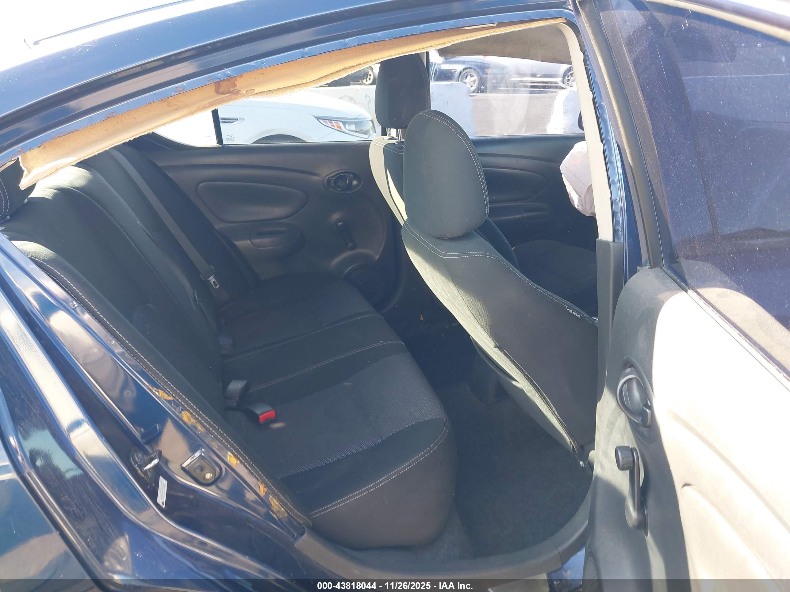 NISSAN VERSA image 8