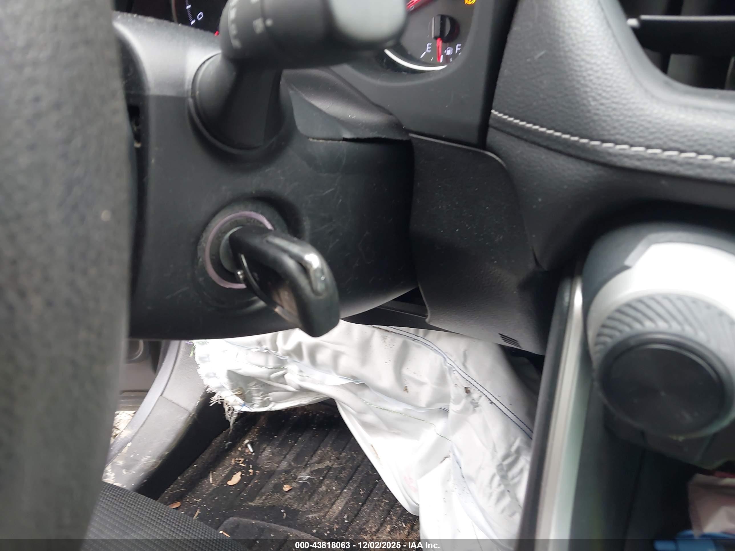 TOYOTA RAV4 image 11