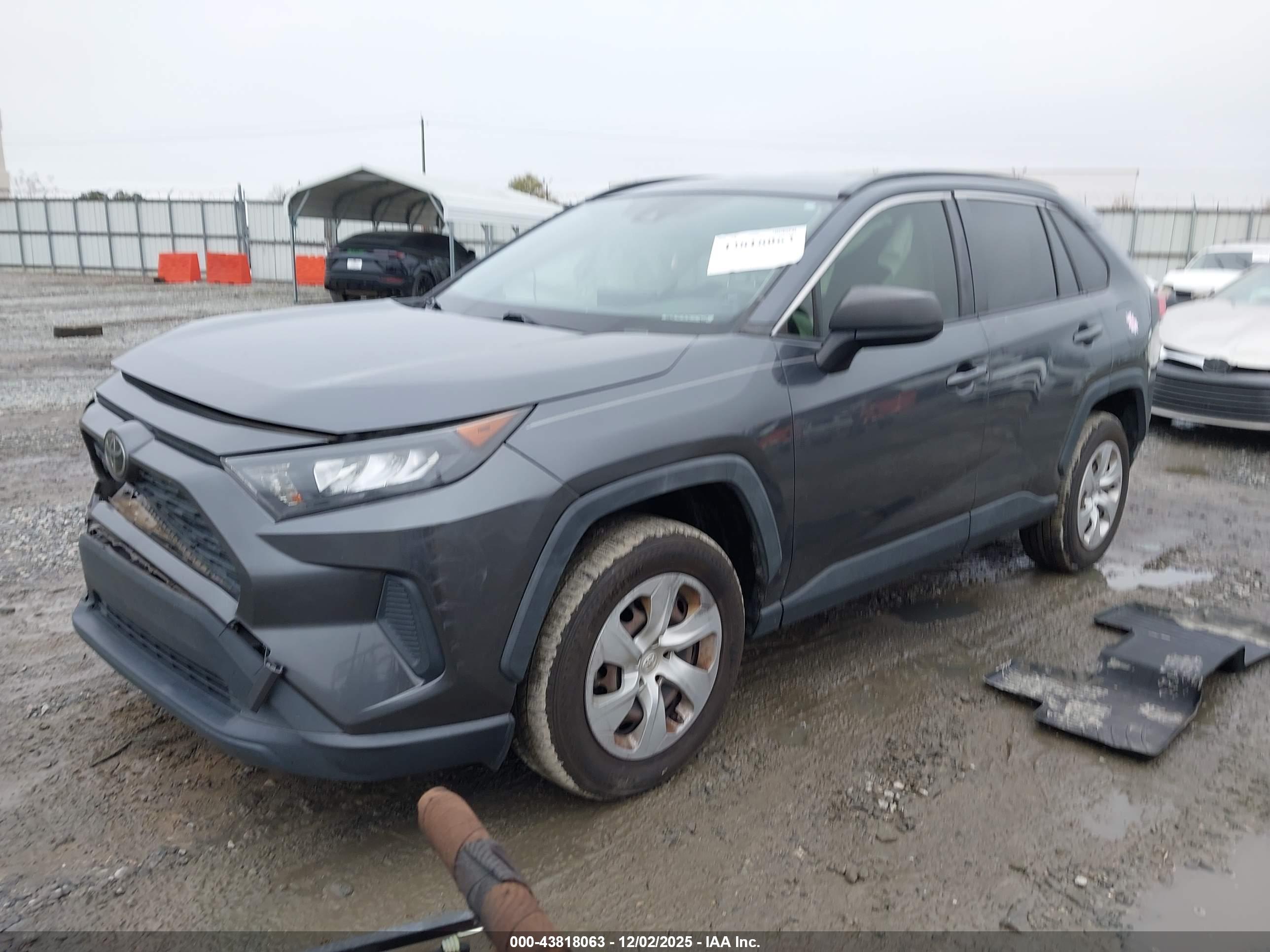 TOYOTA RAV4 image 2