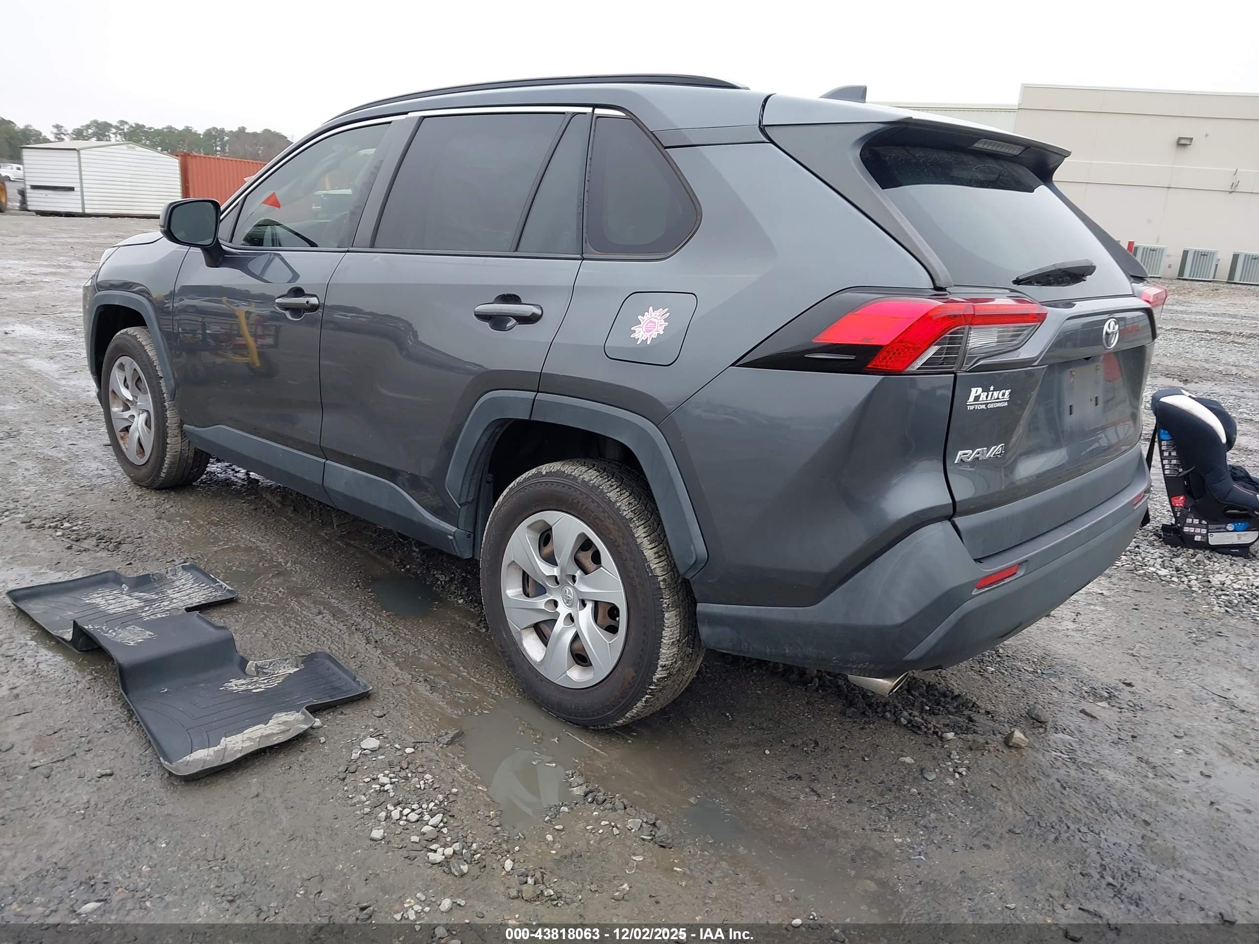 TOYOTA RAV4 image 3