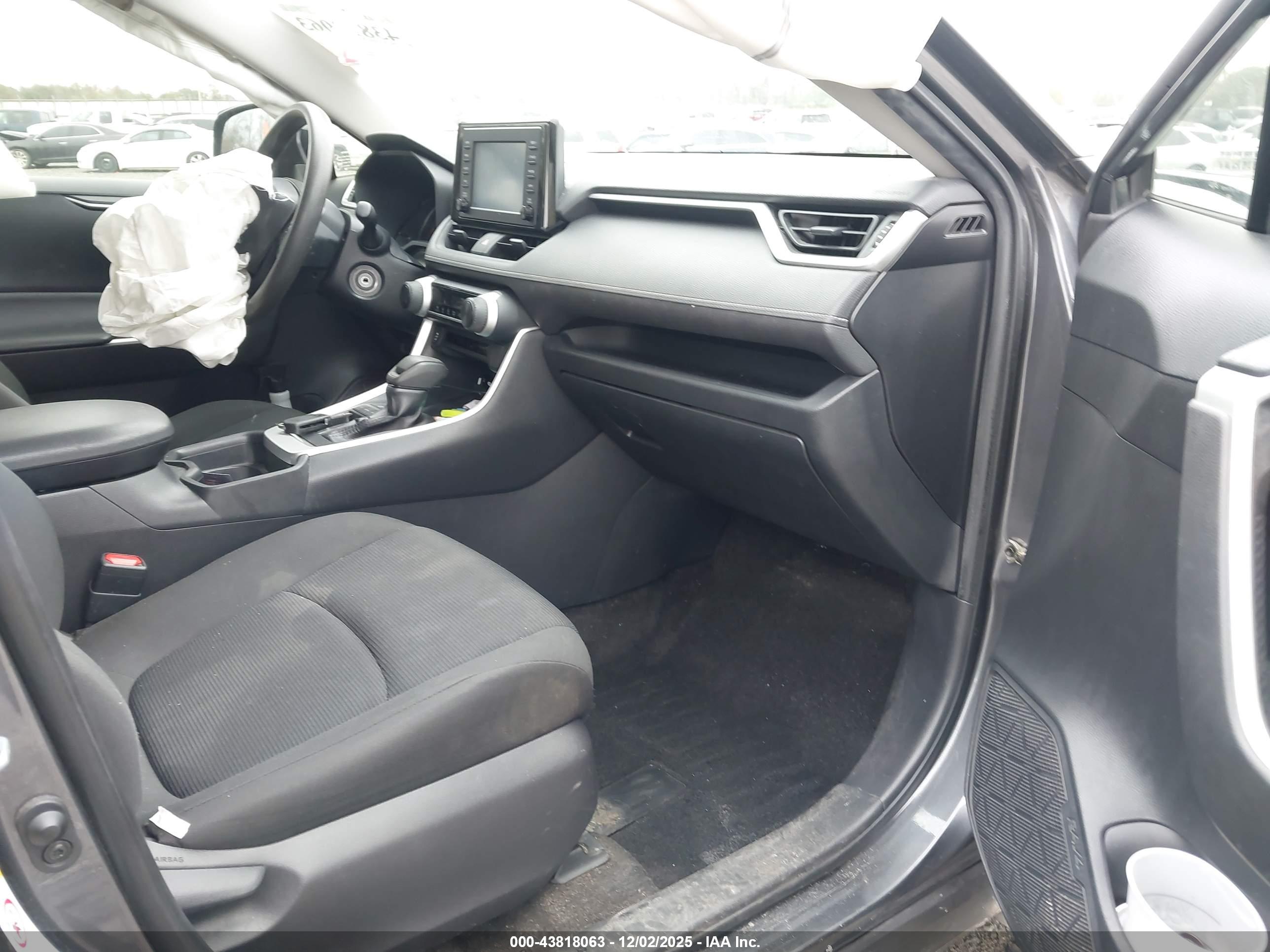TOYOTA RAV4 image 5