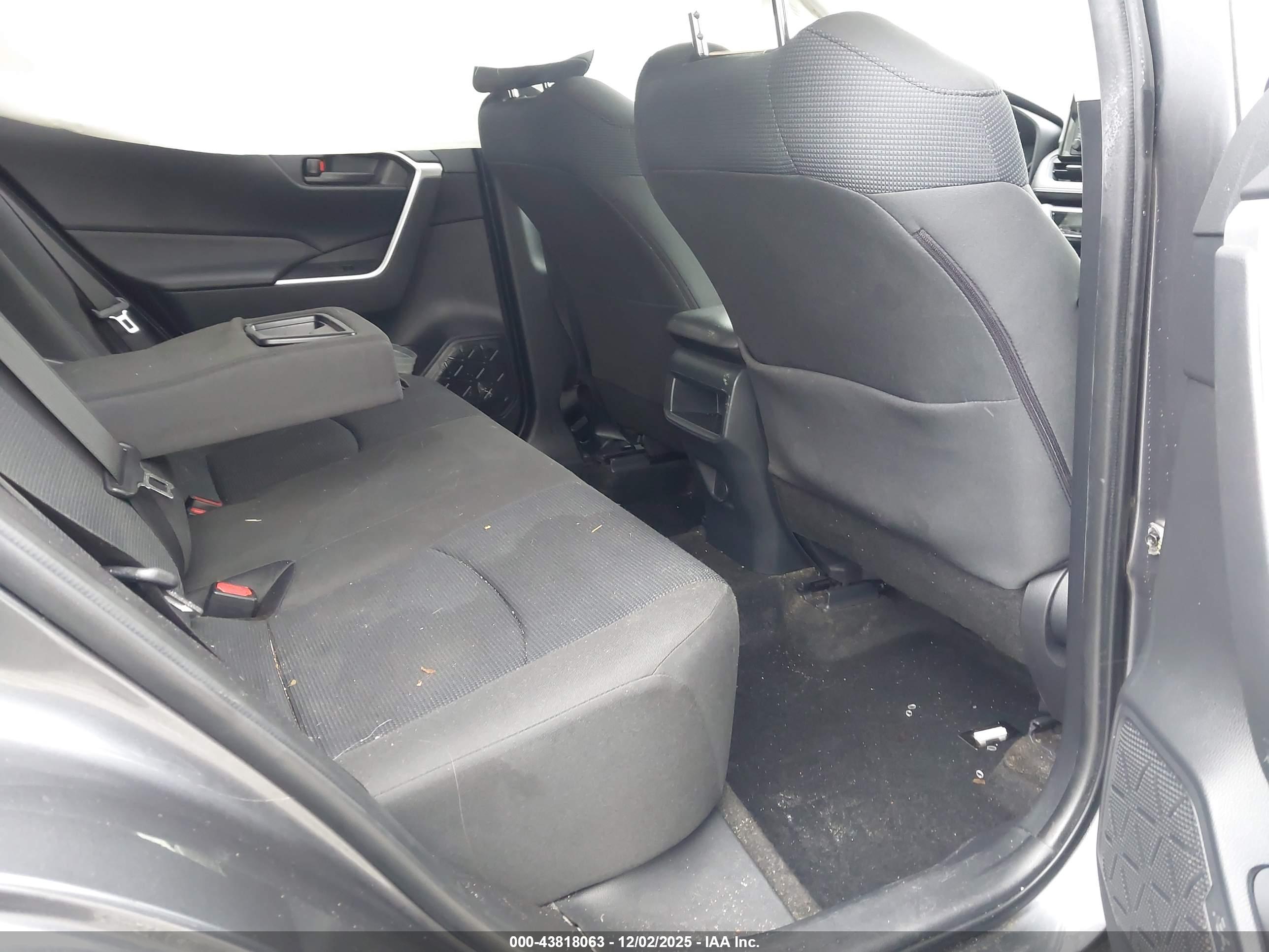TOYOTA RAV4 image 8
