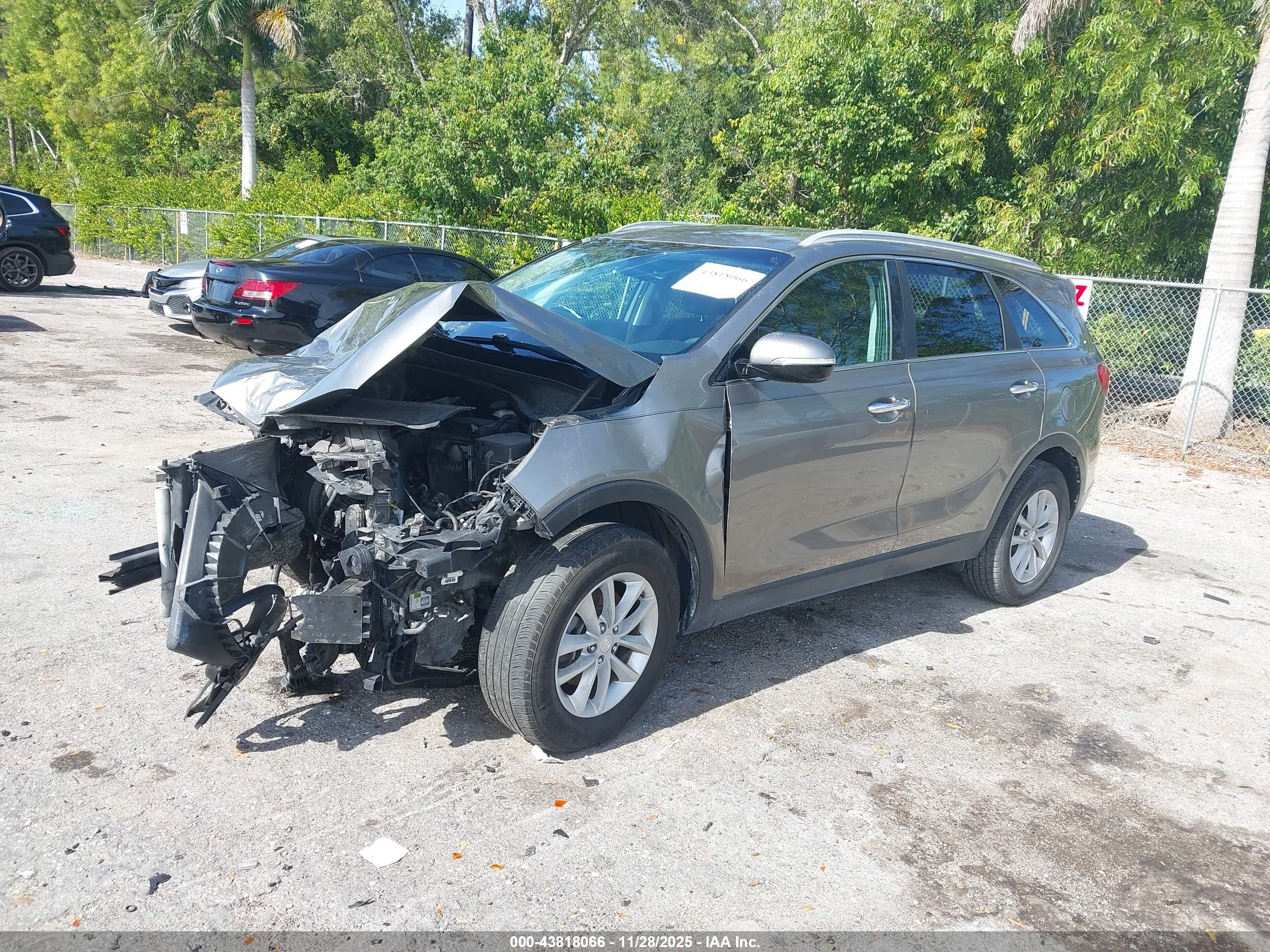 KIA SORENTO image 2