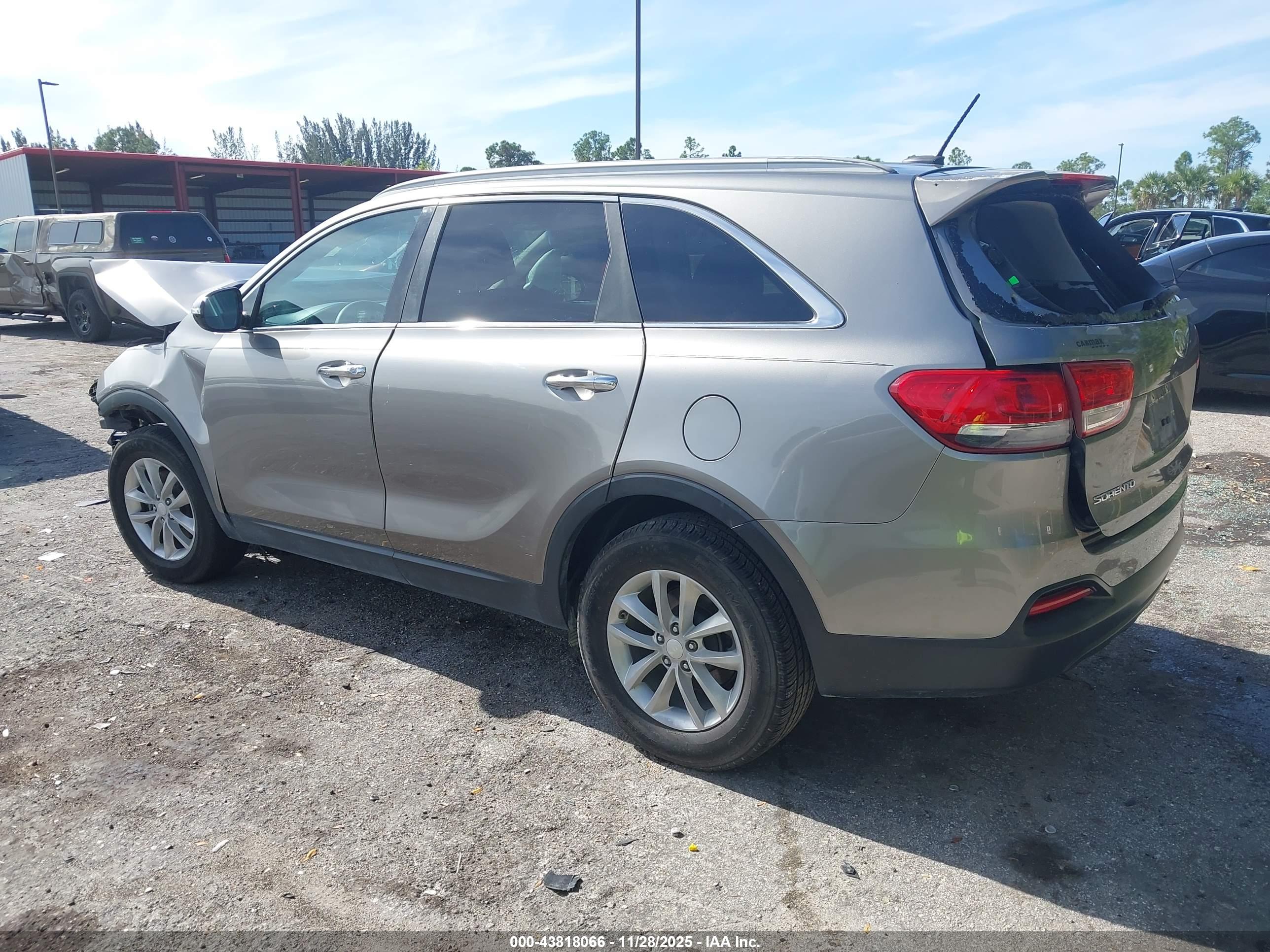 KIA SORENTO image 3