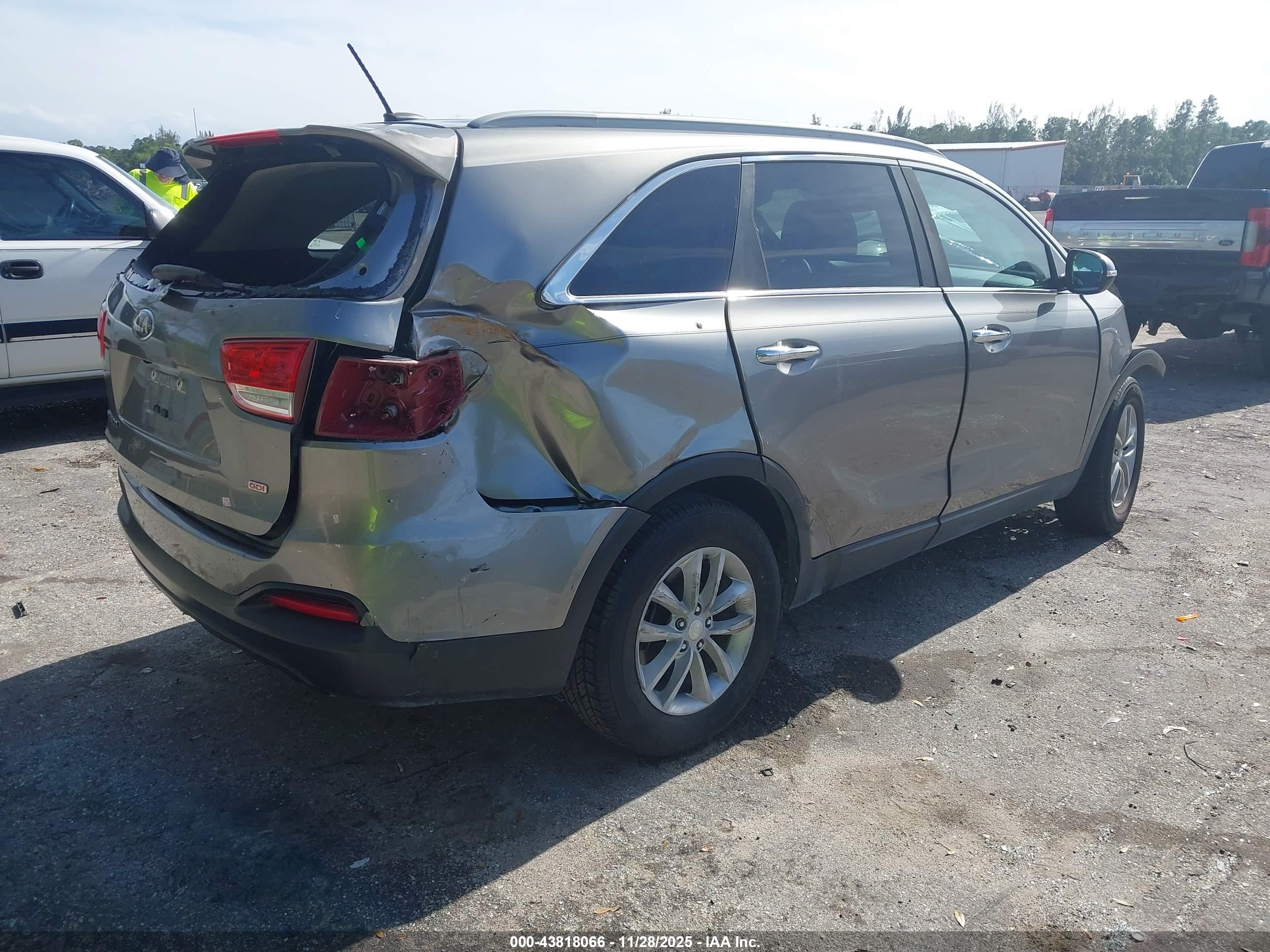KIA SORENTO image 4