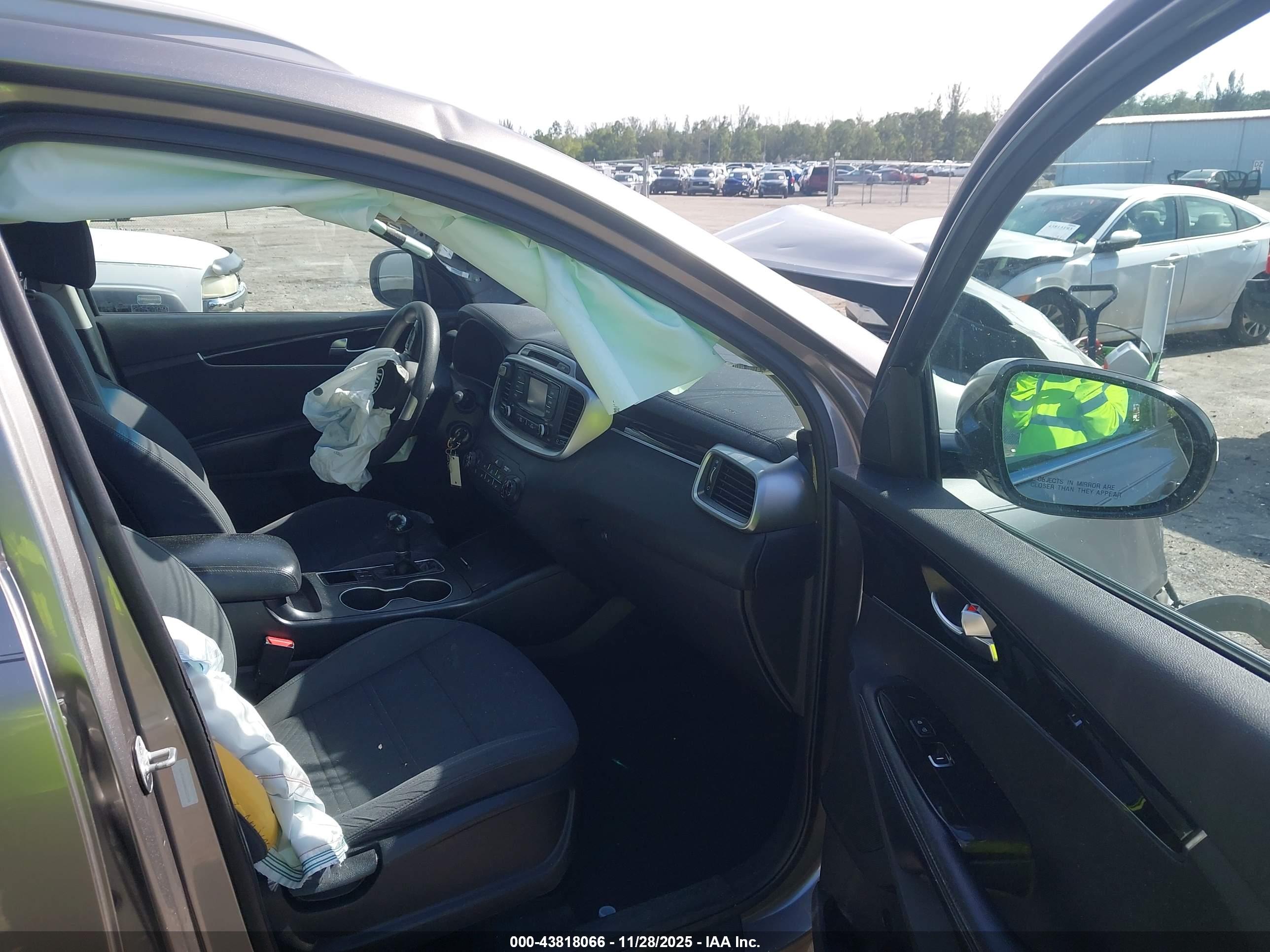 KIA SORENTO image 5