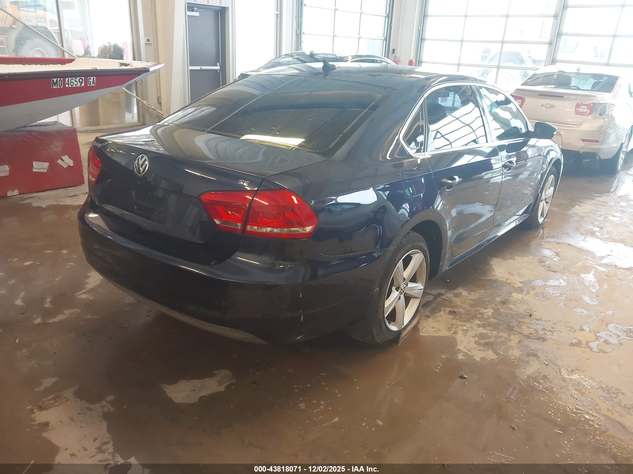 VOLKSWAGEN PASSAT image 4