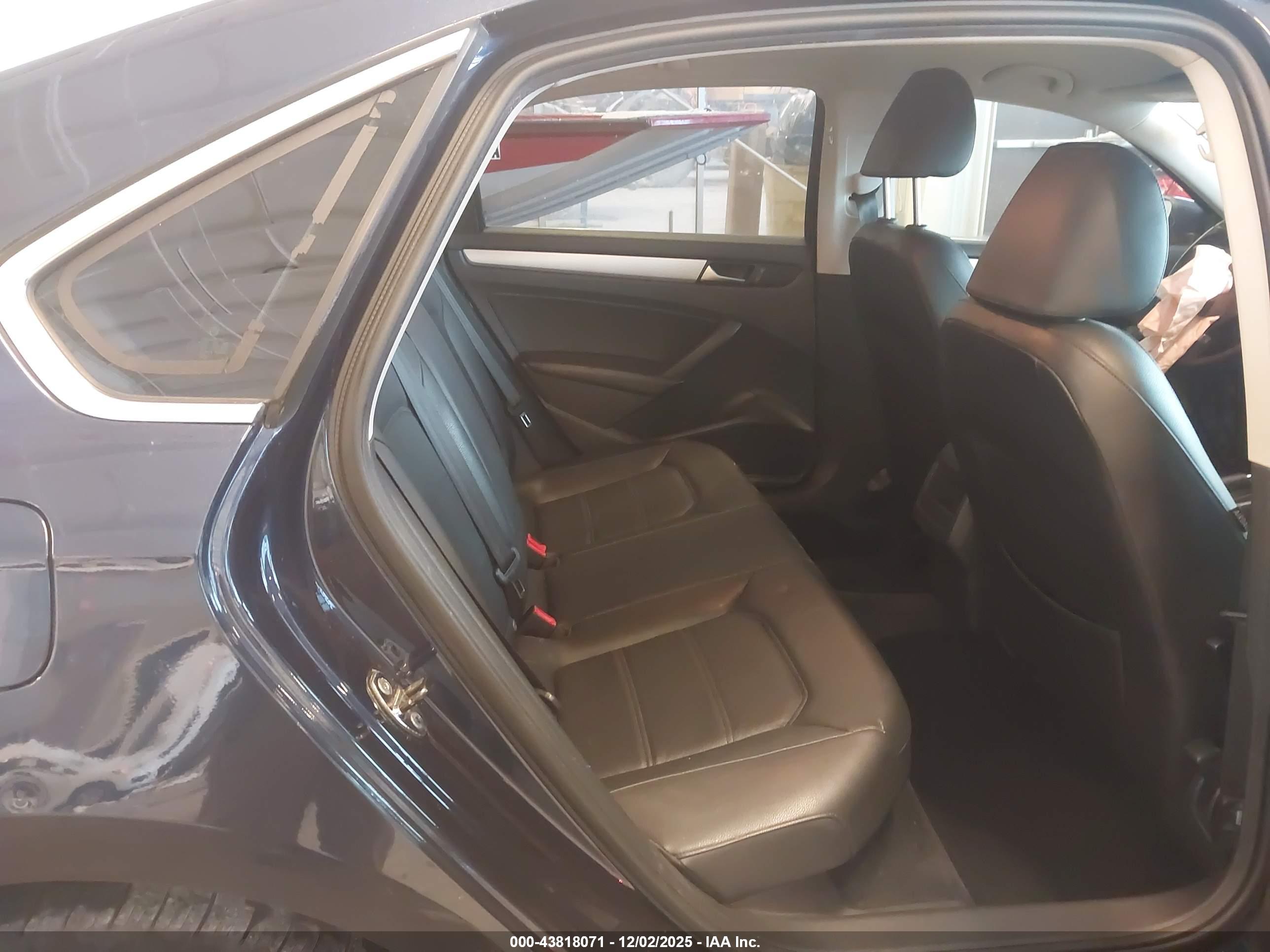 VOLKSWAGEN PASSAT image 8