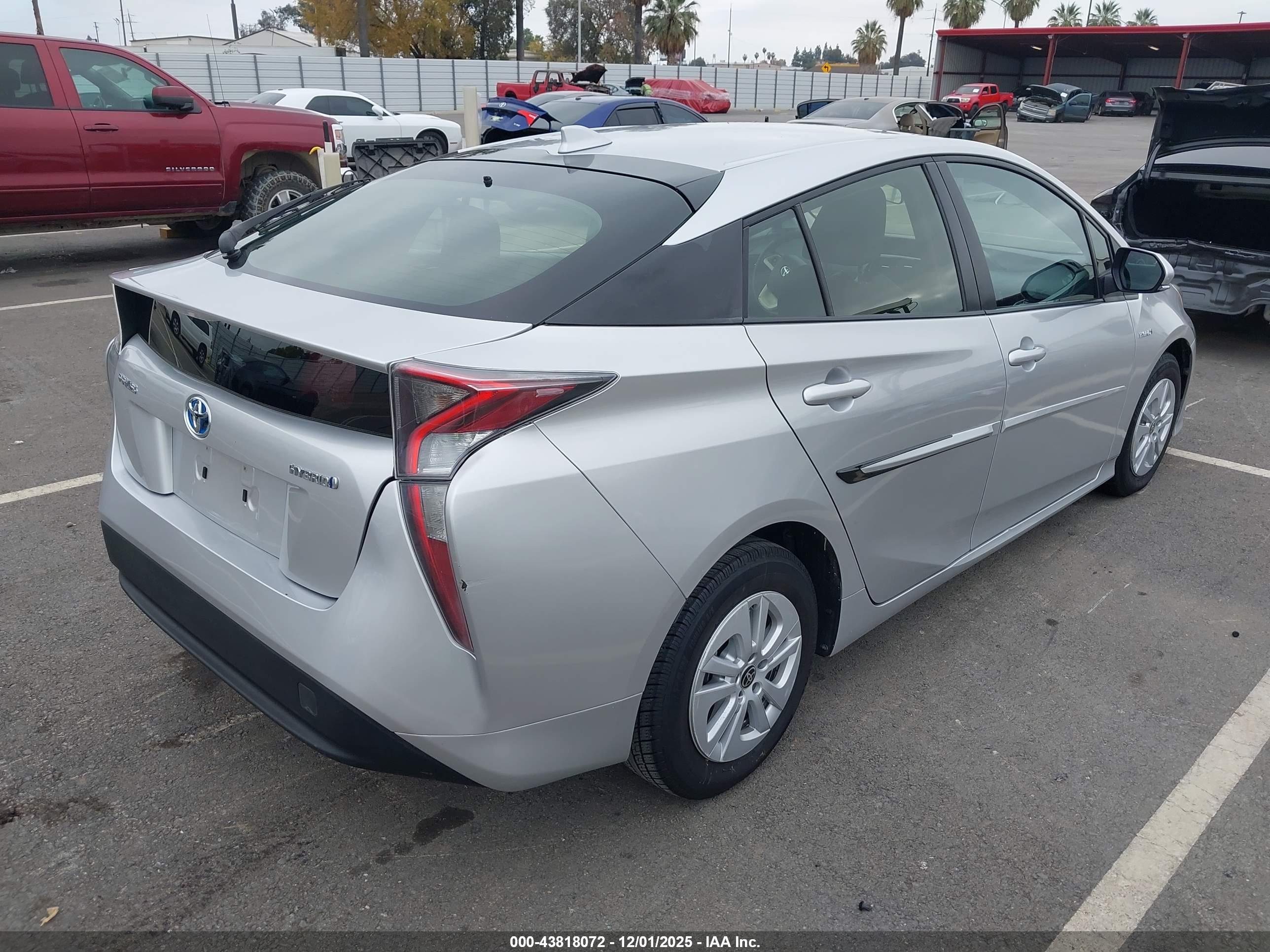 TOYOTA PRIUS image 4