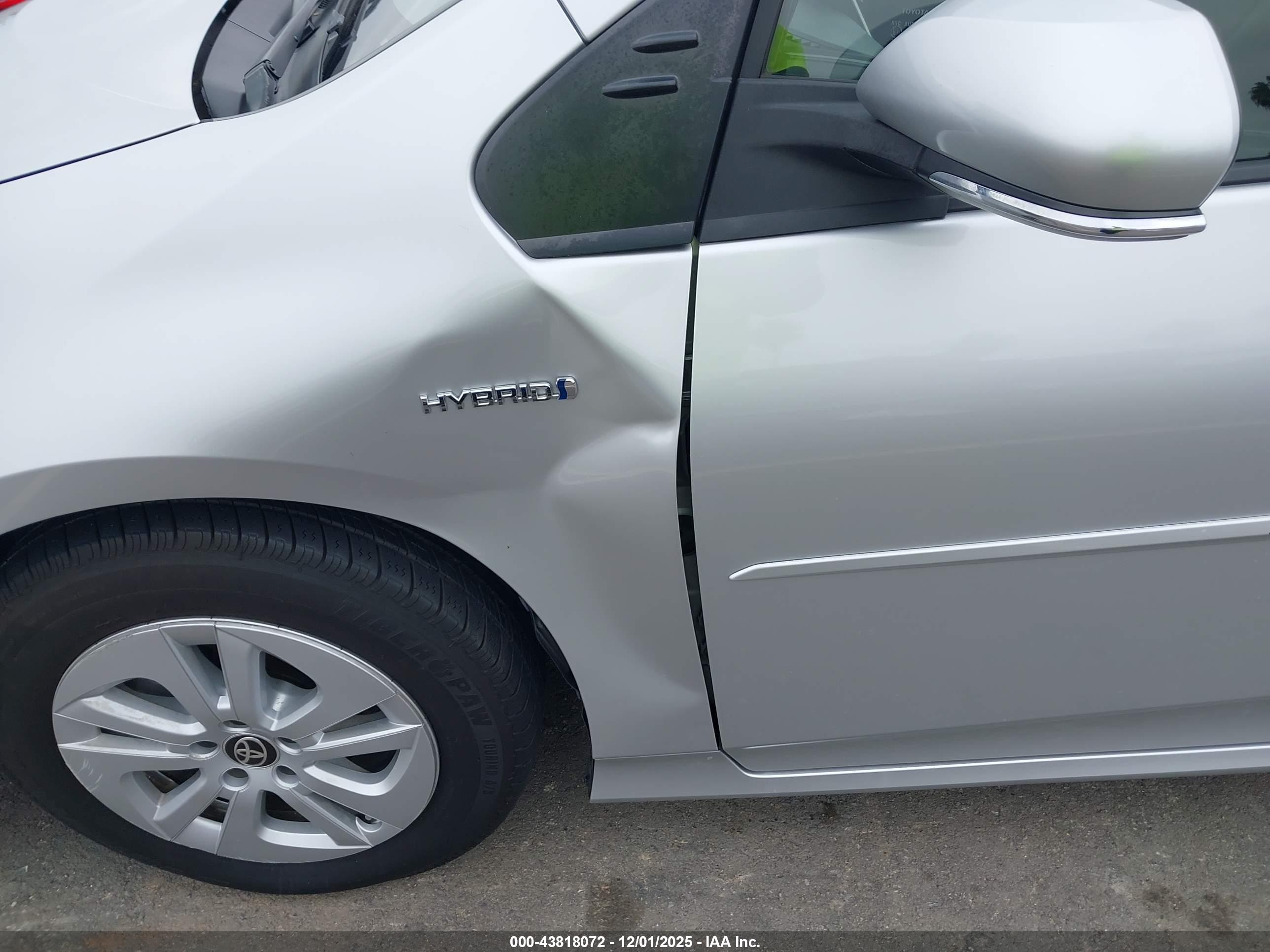 TOYOTA PRIUS image 6