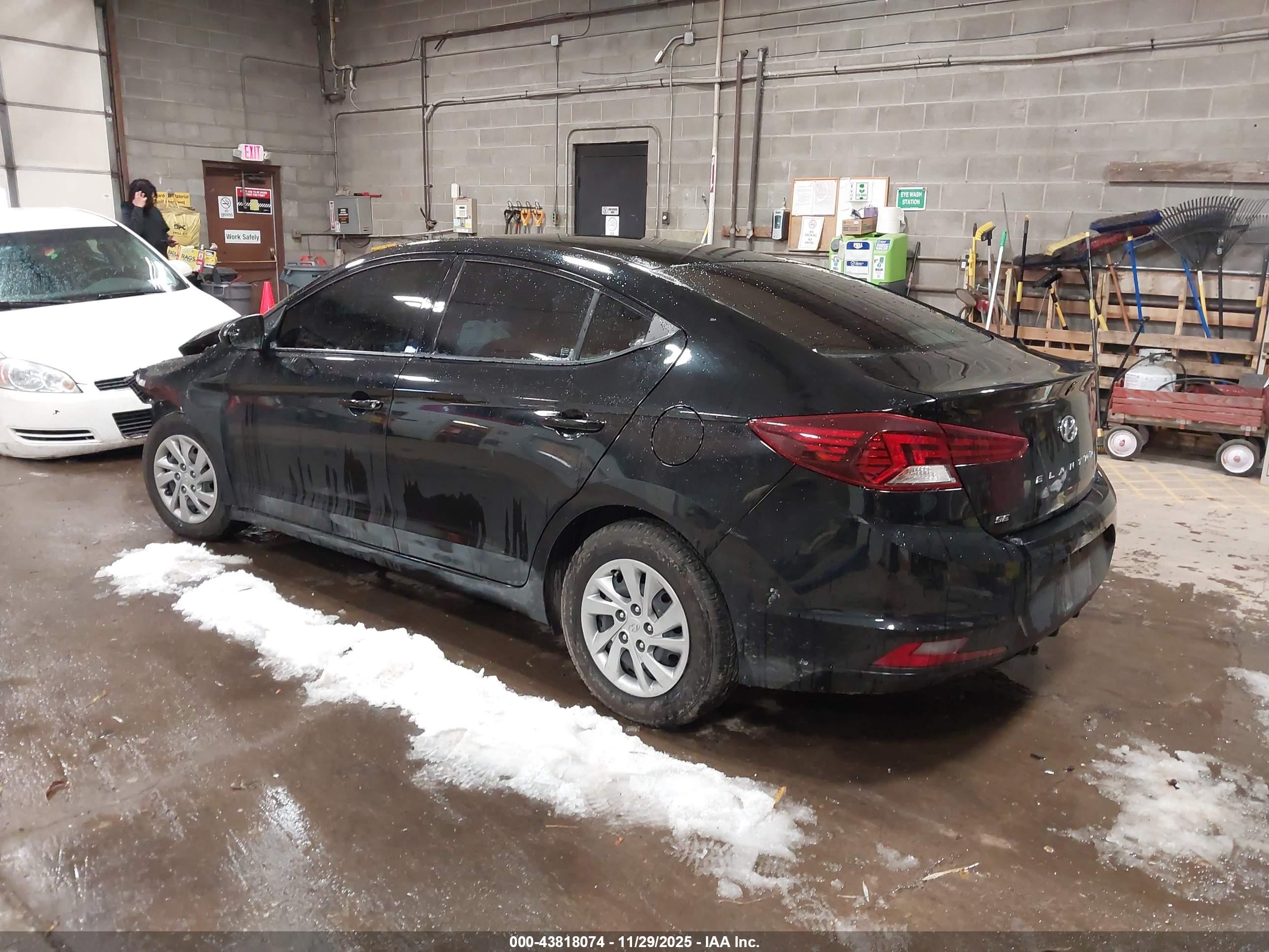 HYUNDAI ELANTRA image 3