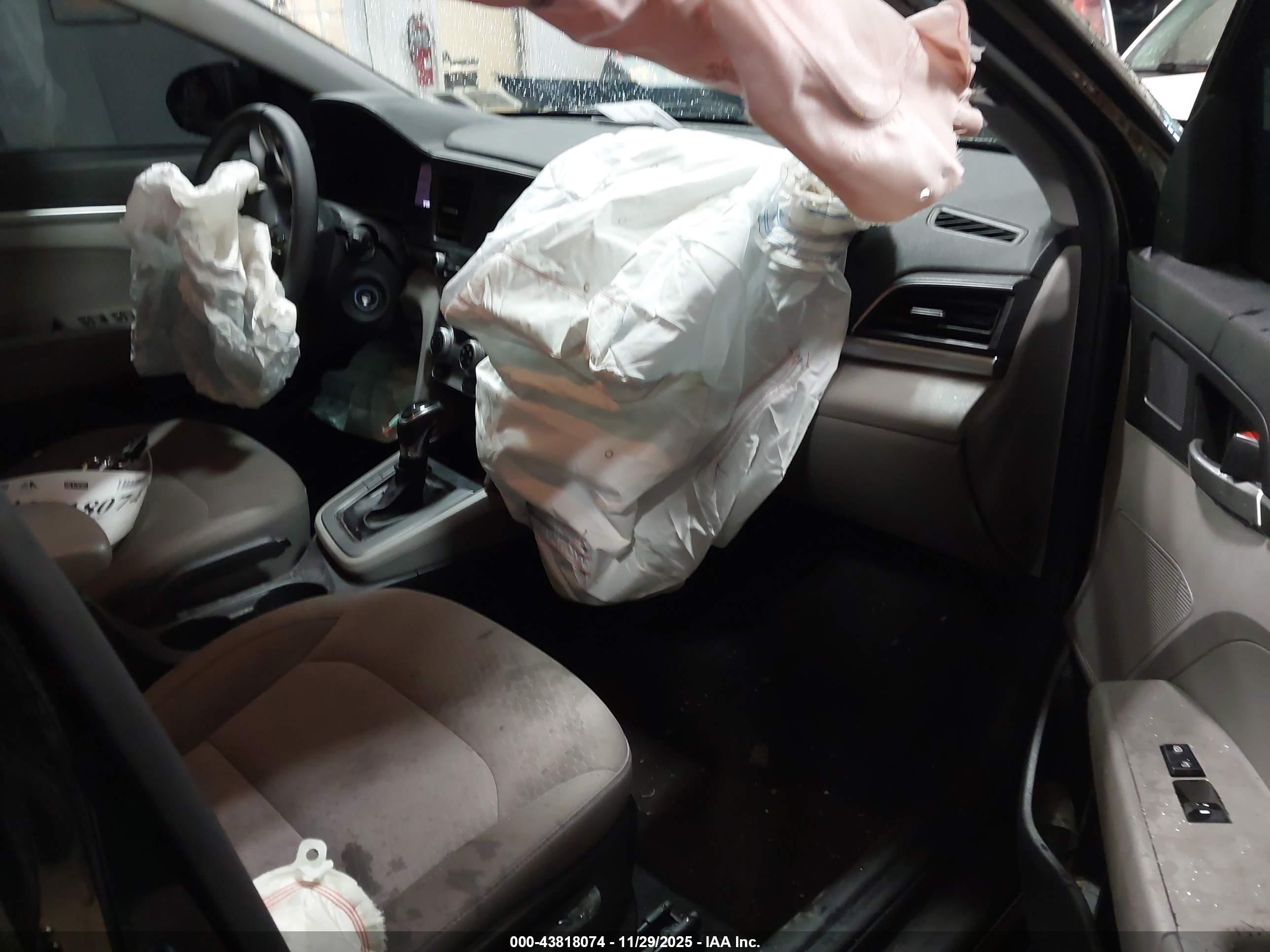 HYUNDAI ELANTRA image 5