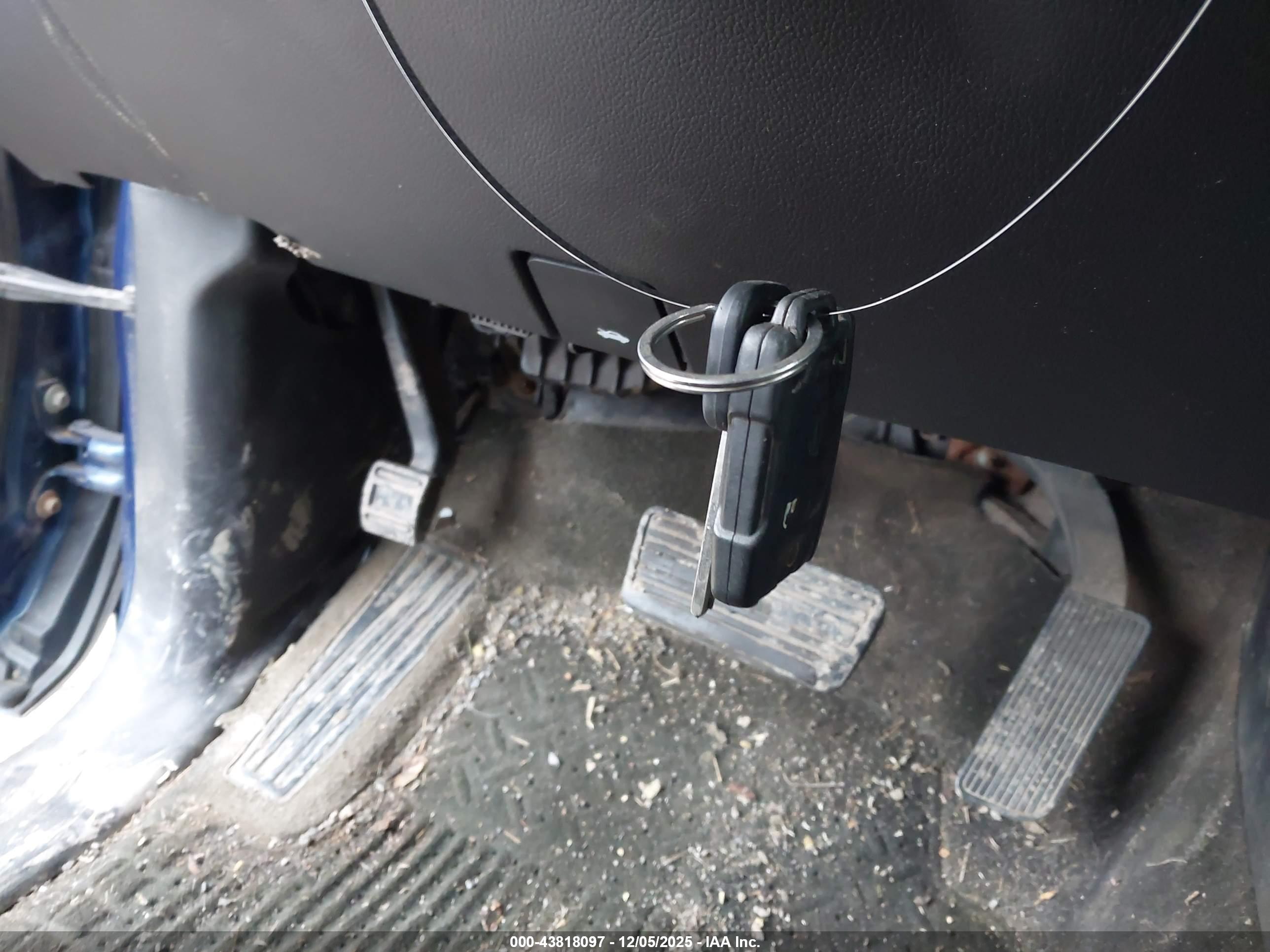 CHEVROLET SILVERADO image 11