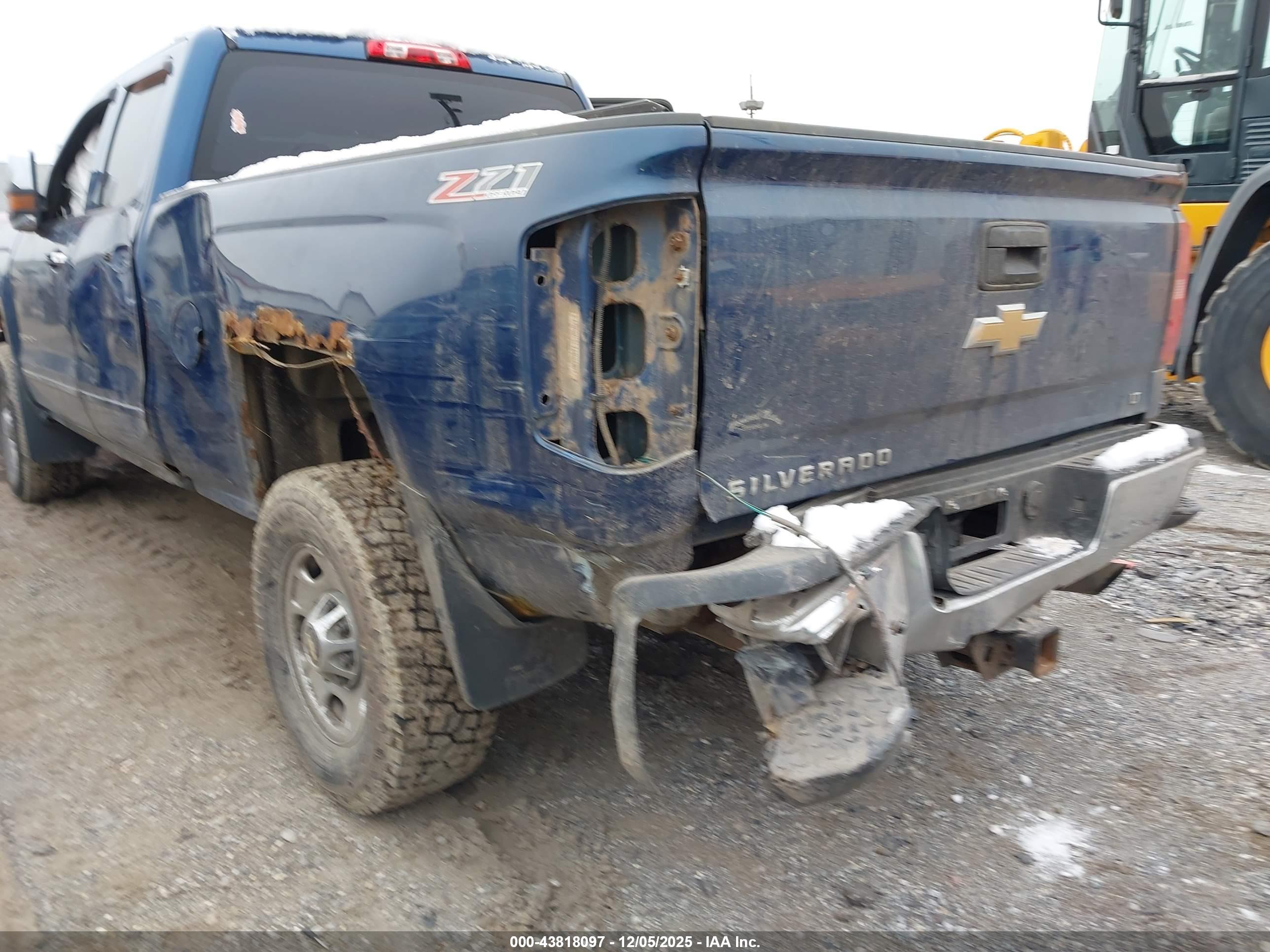 CHEVROLET SILVERADO image 6
