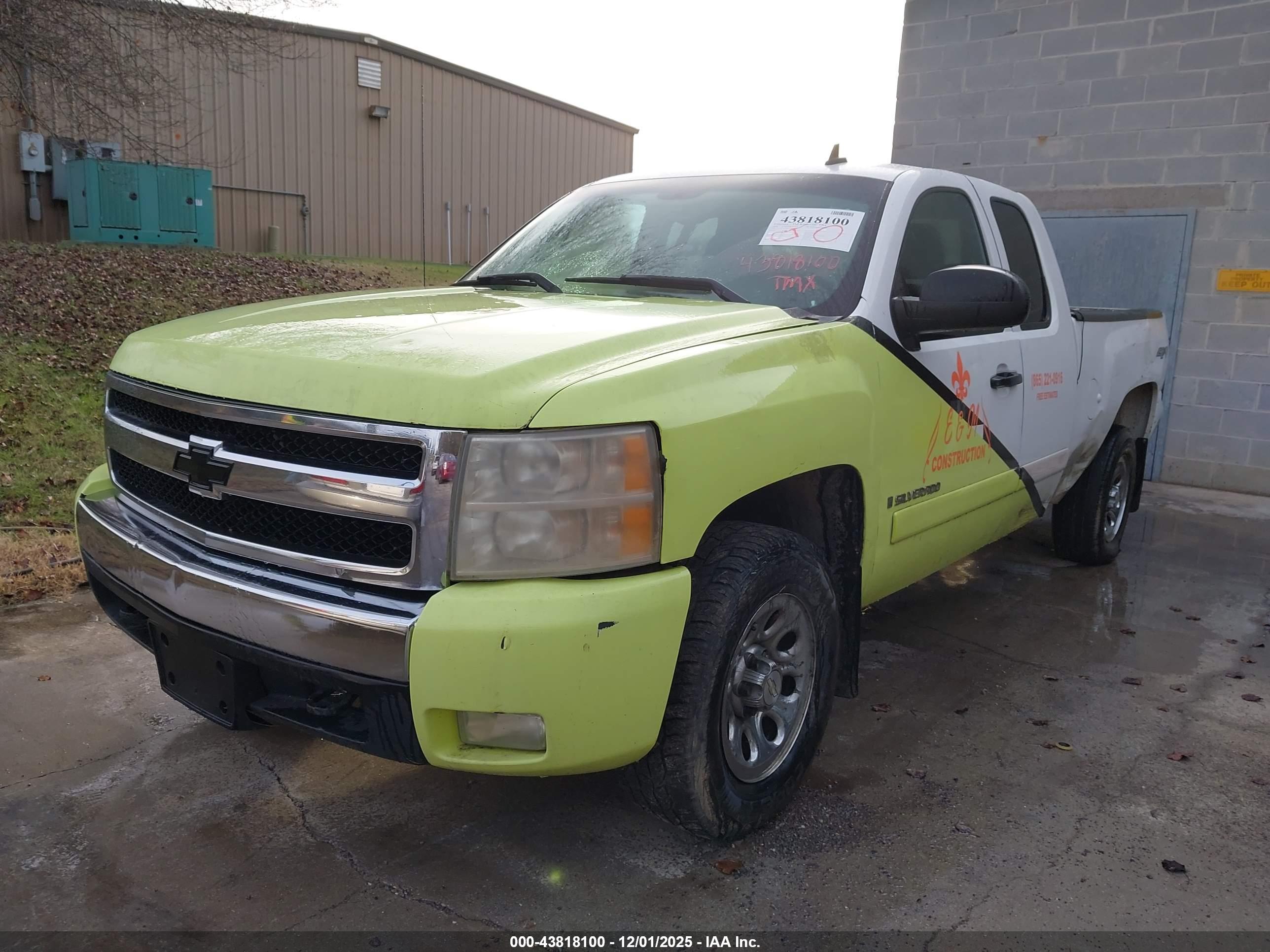 CHEVROLET SILVERADO image 2
