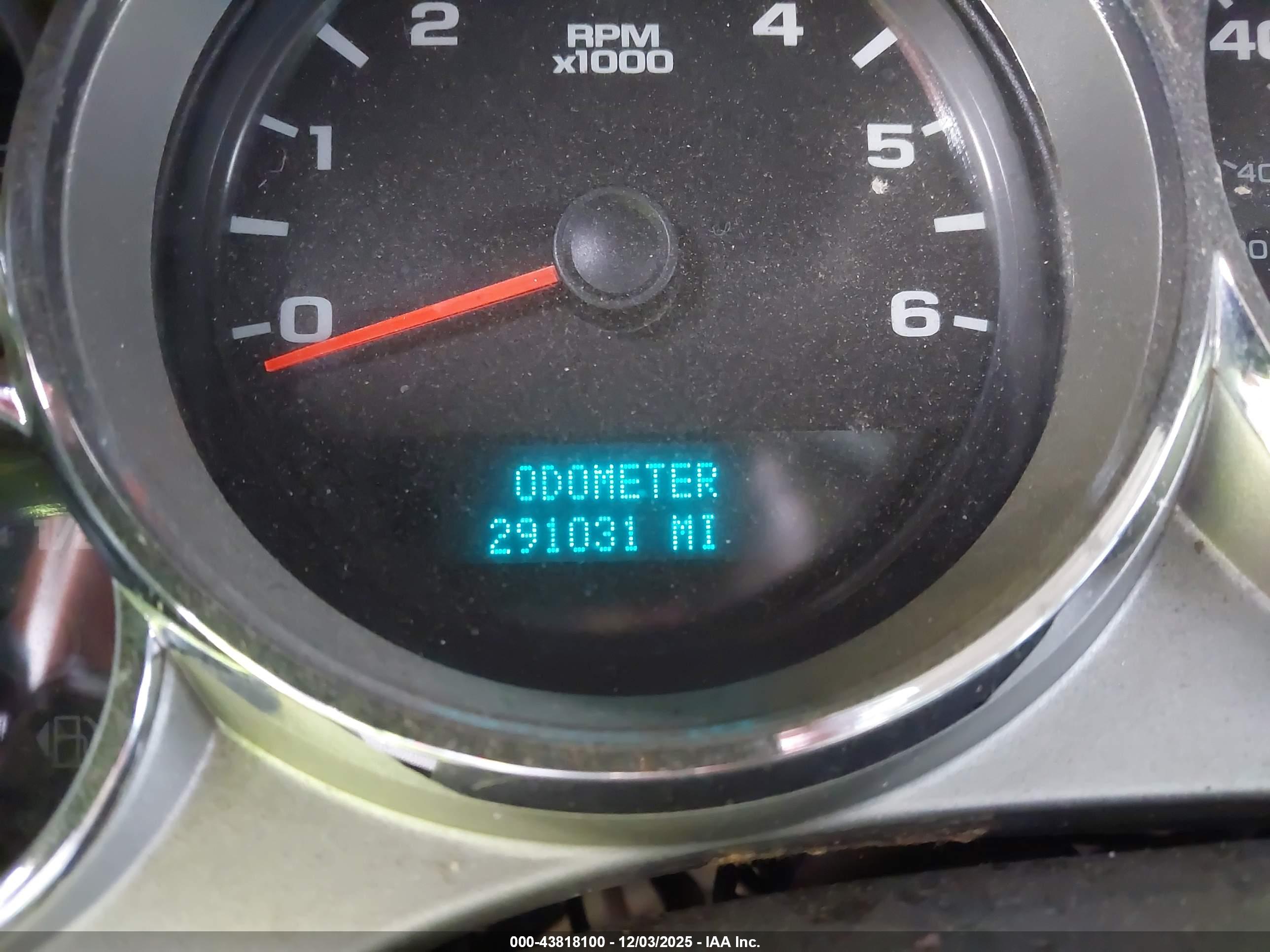 CHEVROLET SILVERADO image 7