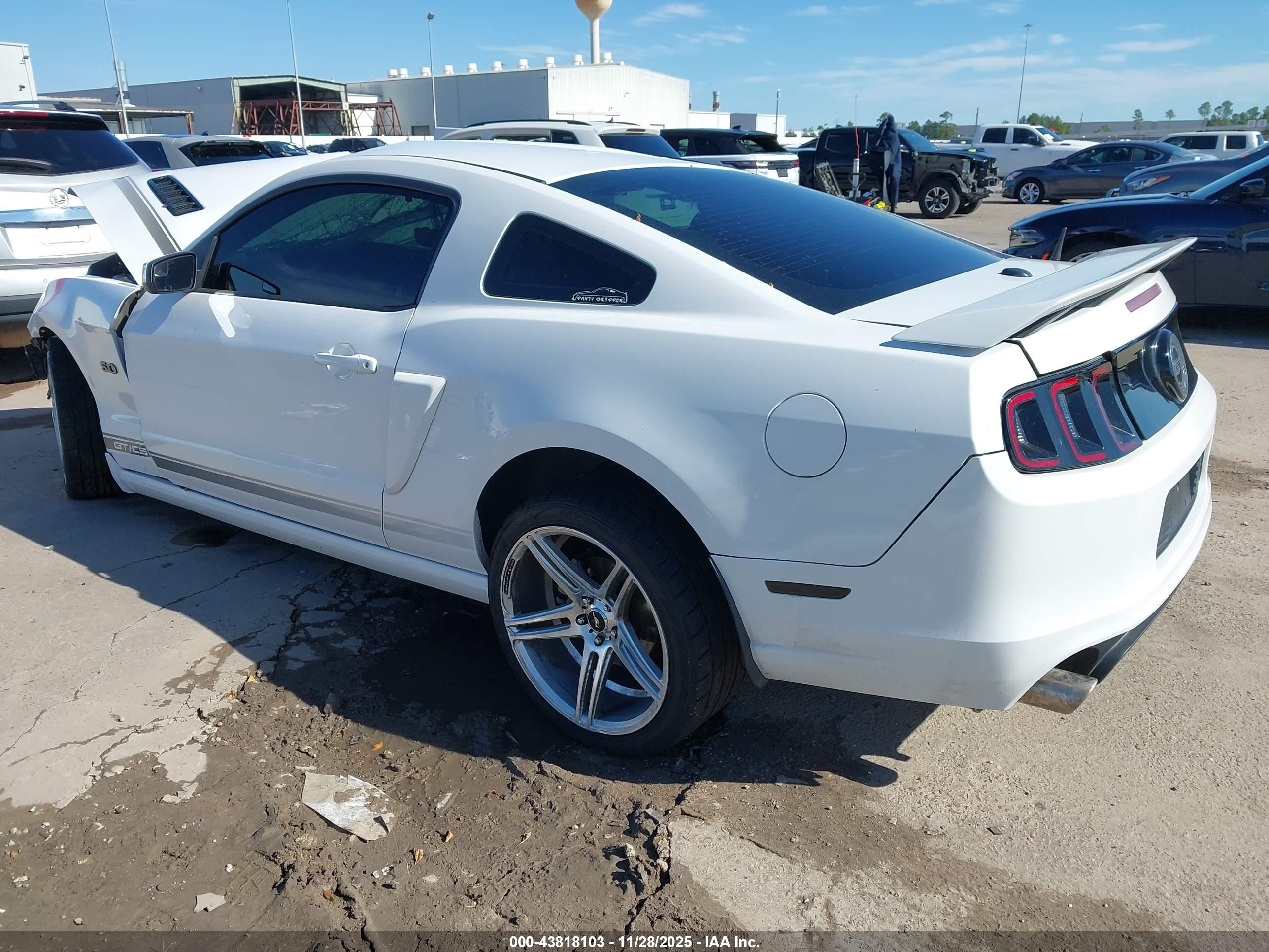 FORD MUSTANG image 3