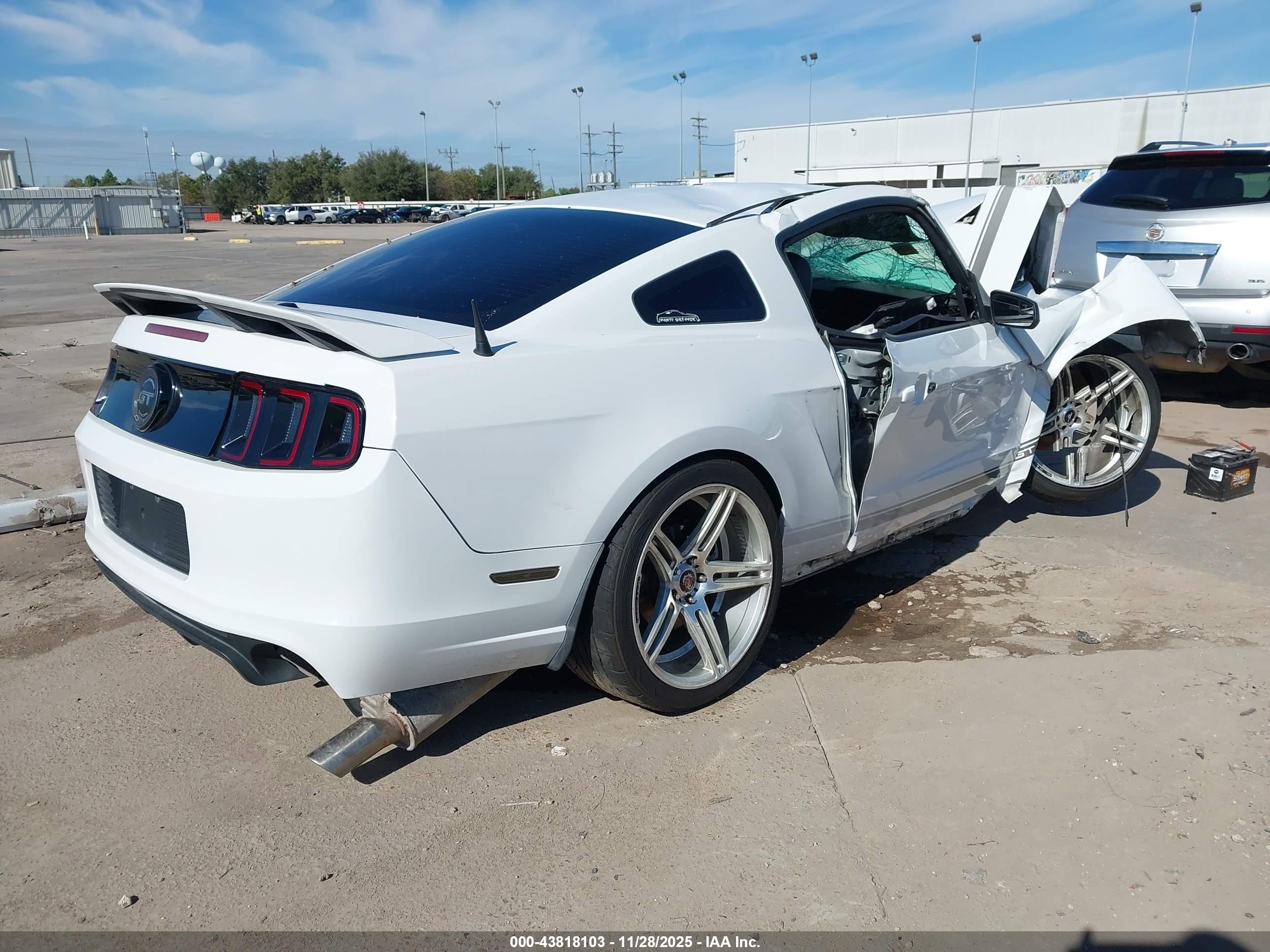 FORD MUSTANG image 4