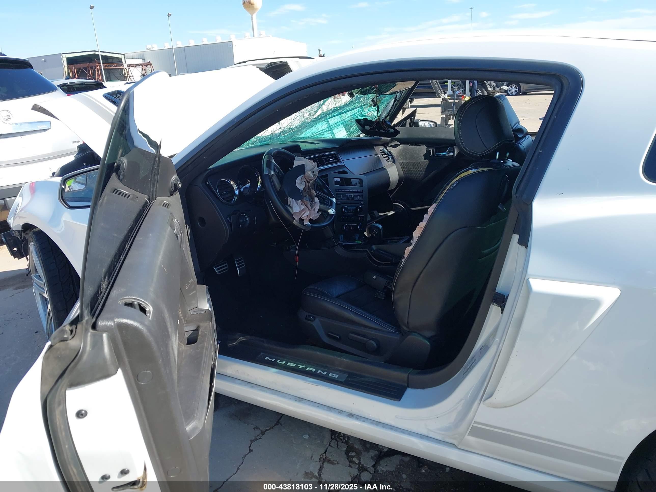 FORD MUSTANG image 5