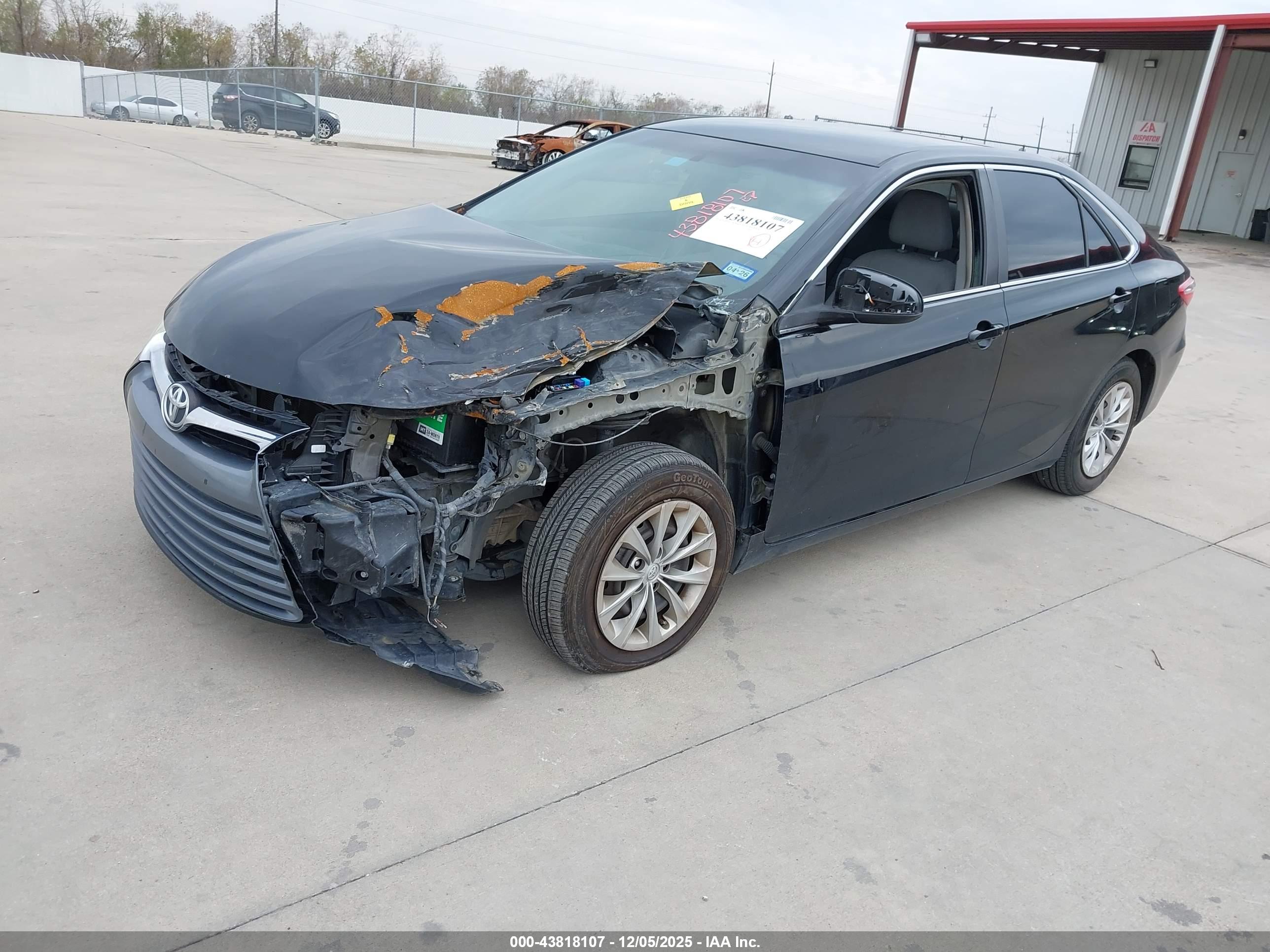 TOYOTA CAMRY image 2