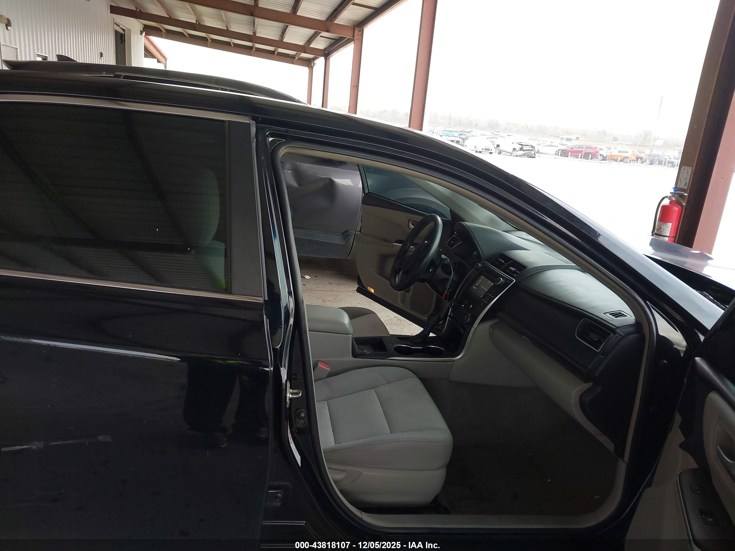 TOYOTA CAMRY image 5