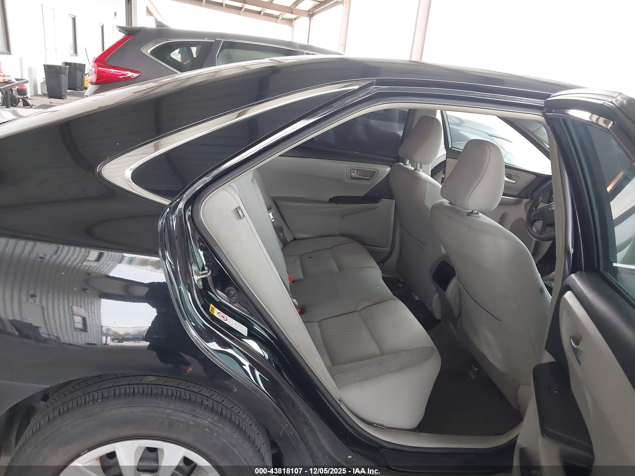 TOYOTA CAMRY image 8