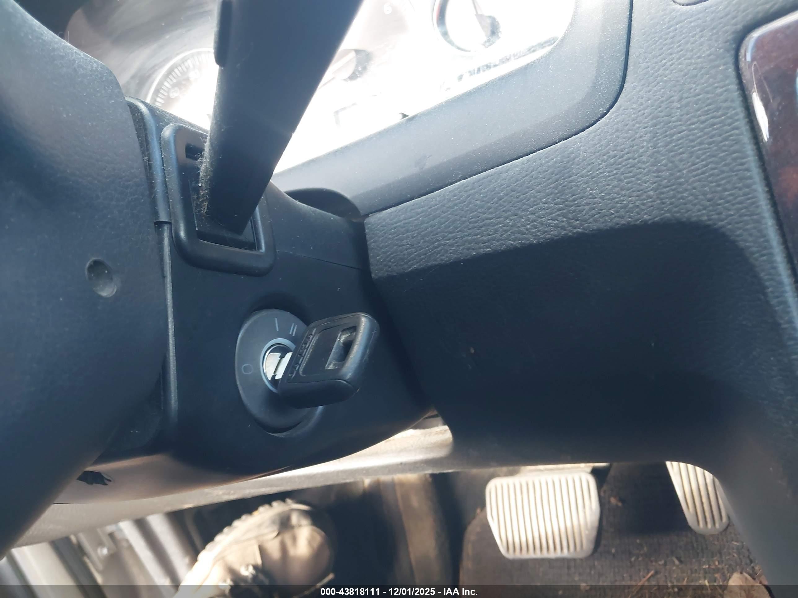 VOLVO XC70 image 11
