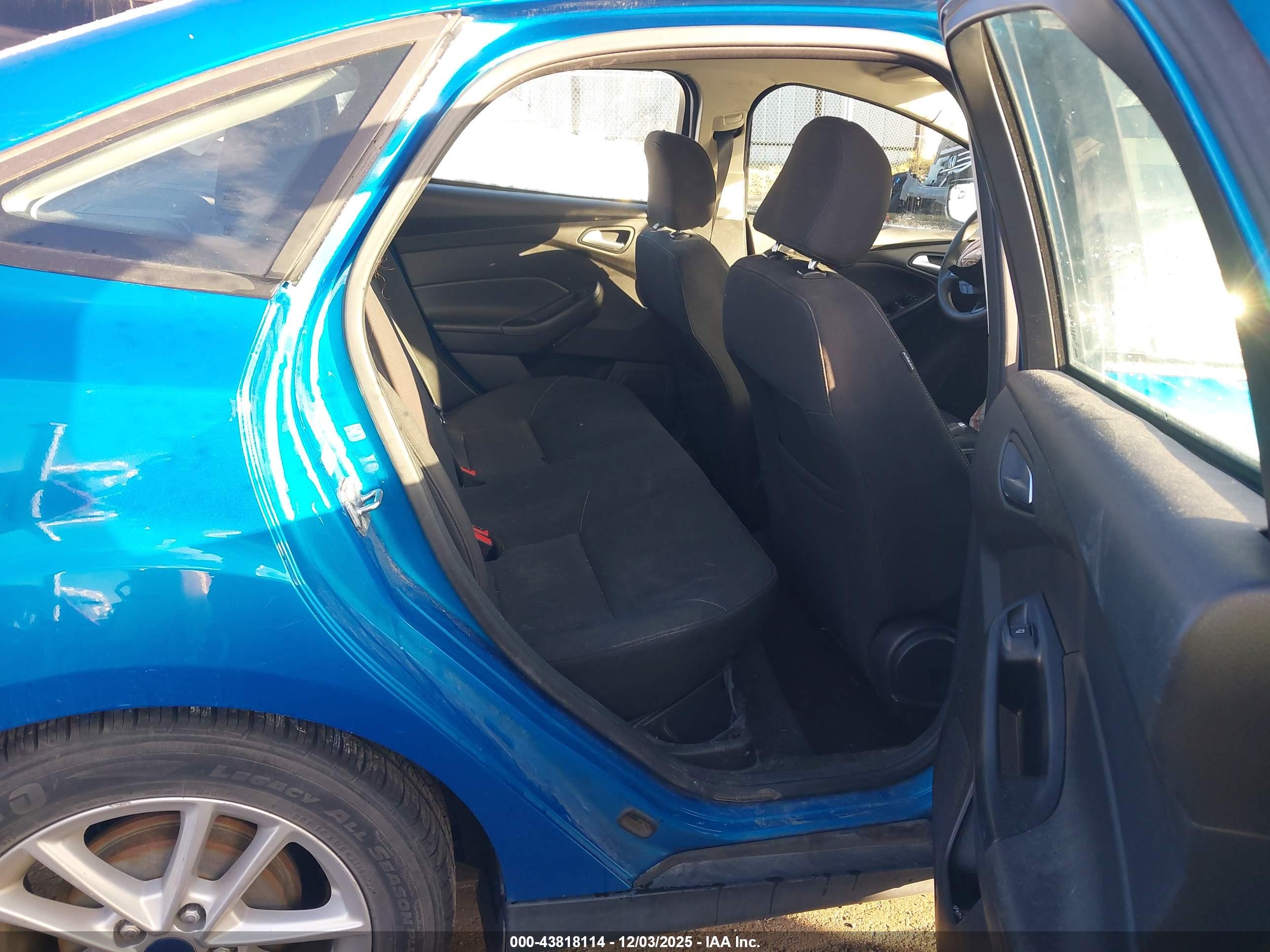 FORD FOCUS image 8