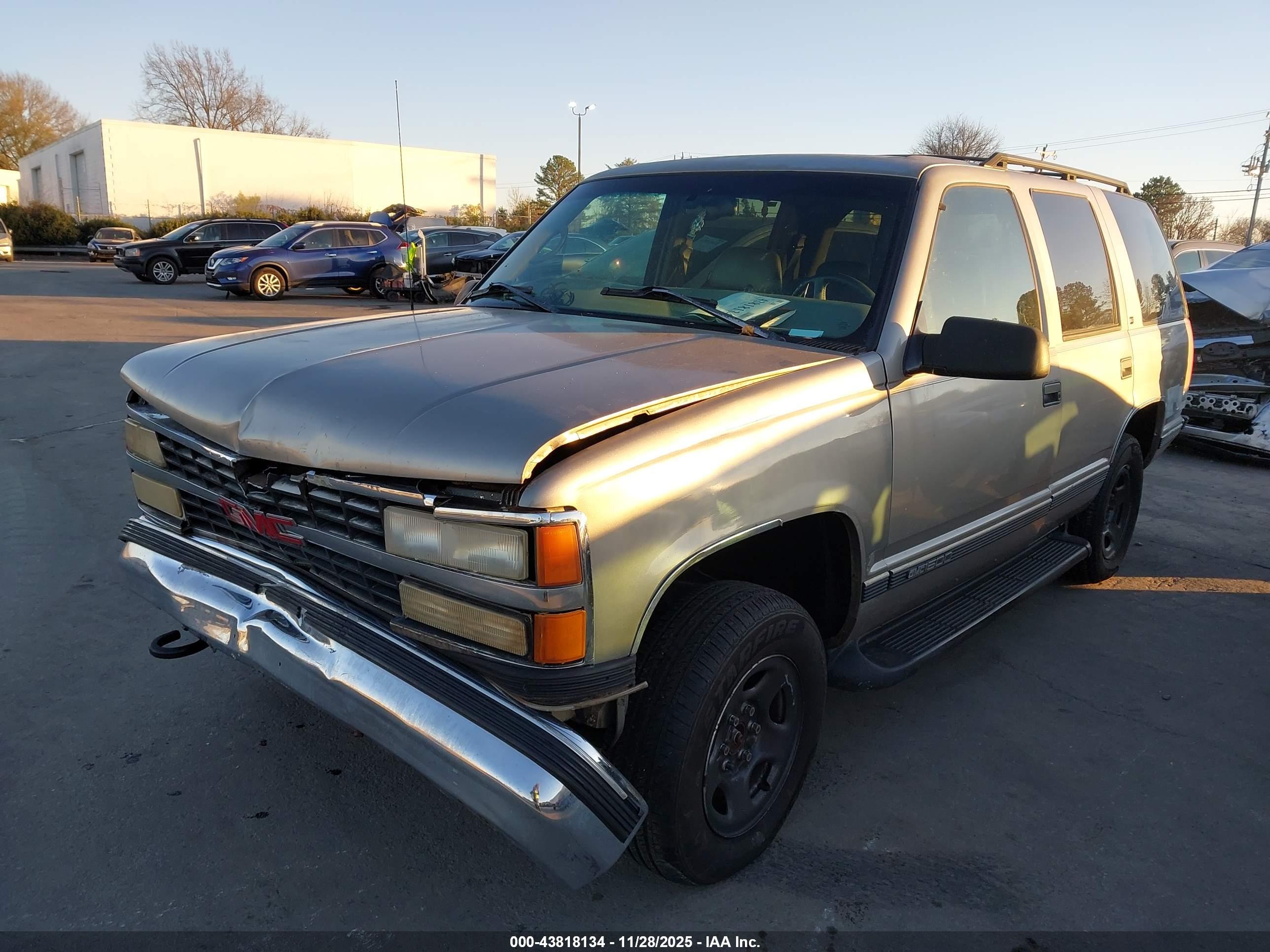 GMC YUKON image 2