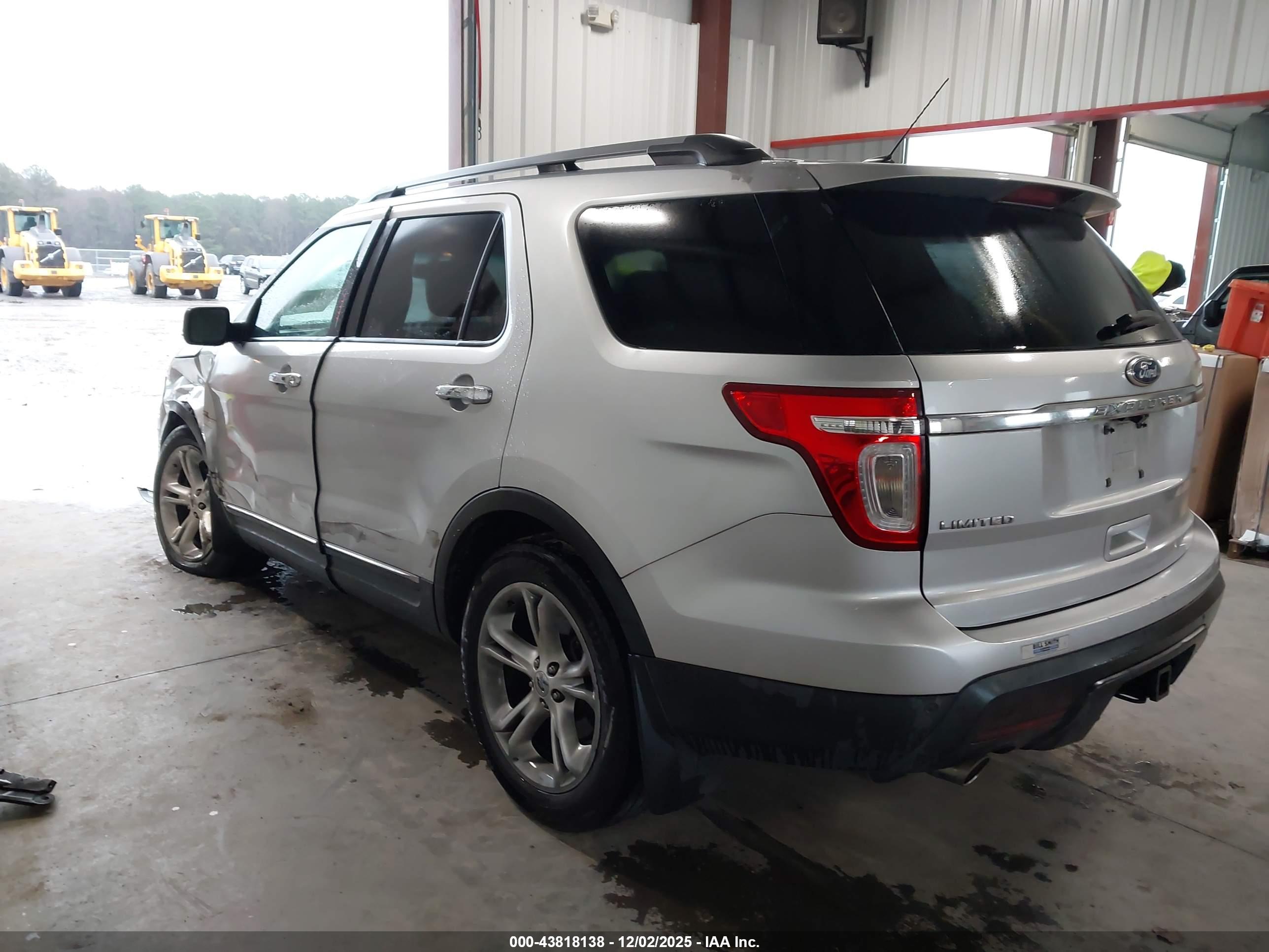 FORD EXPLORER image 3