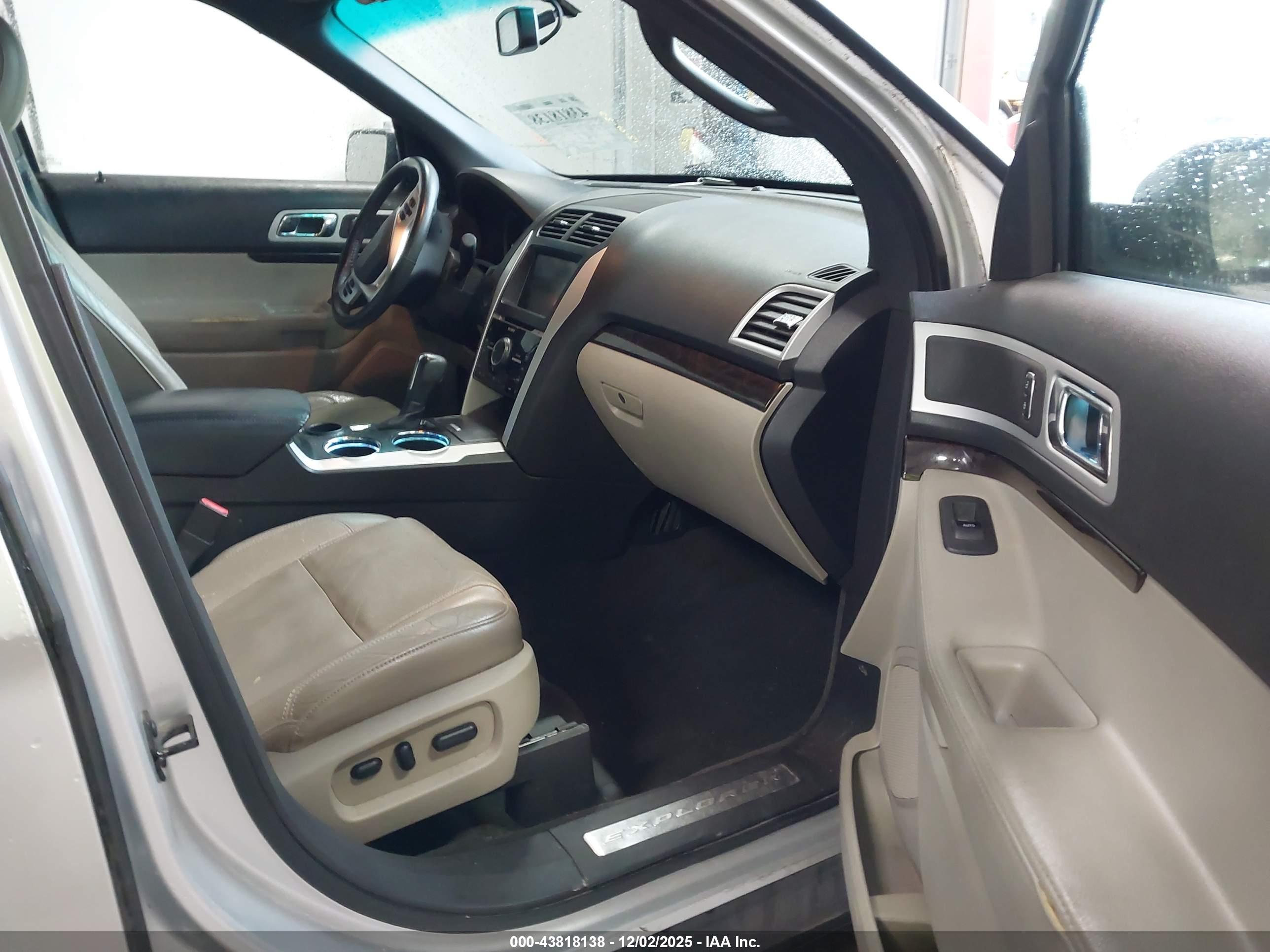 FORD EXPLORER image 5