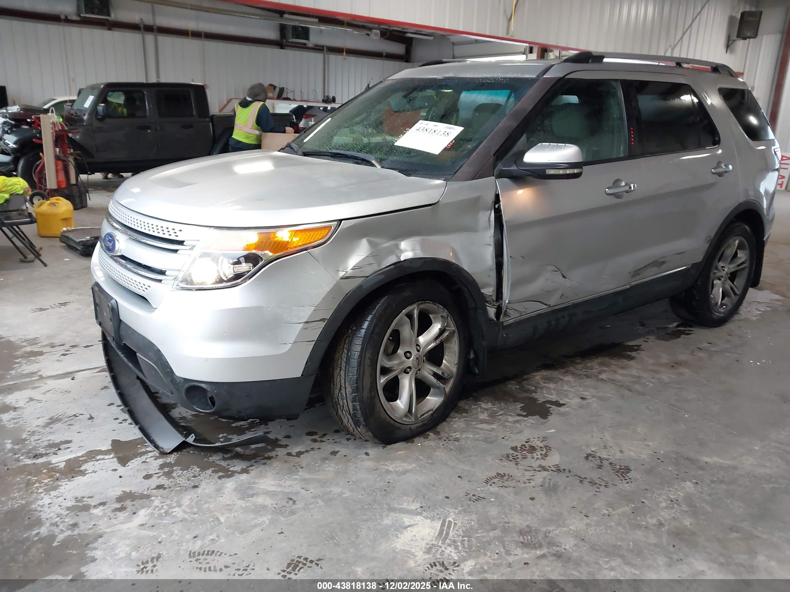 FORD EXPLORER image 6